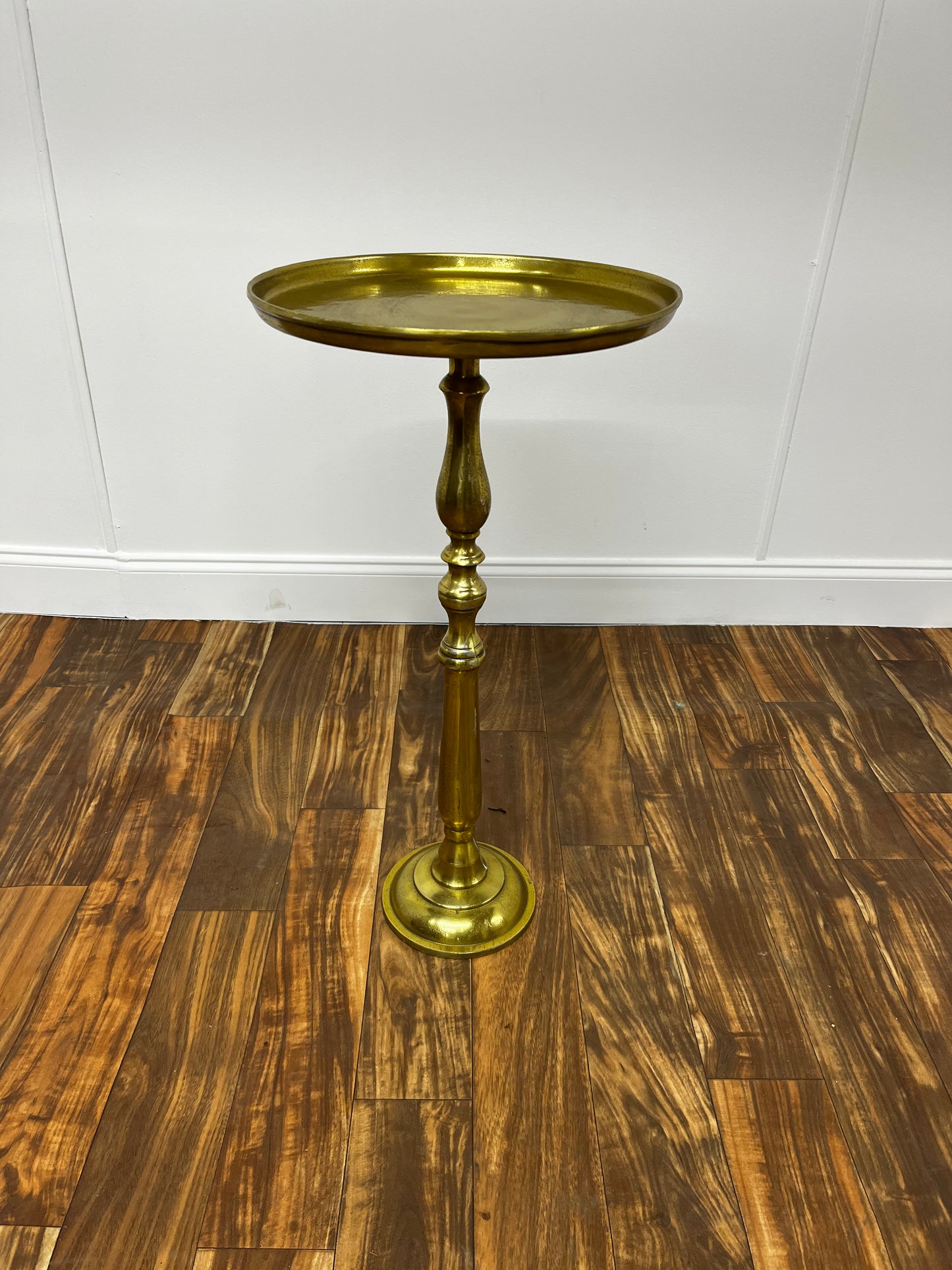 ROUND SOLID GOLD METAL ACCENT TABLE