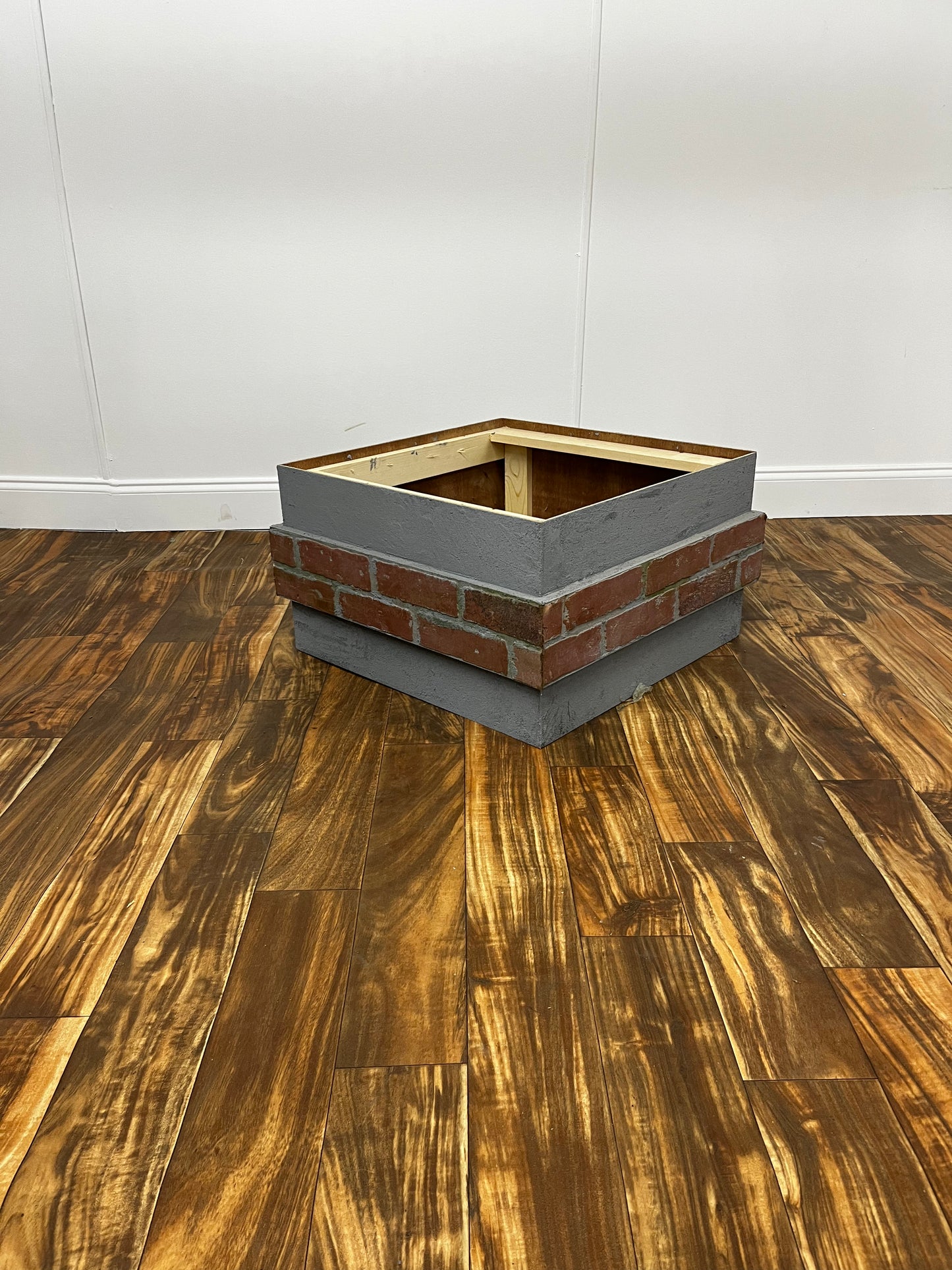 SCENIC CONCRETE BOX WOOD HEDGE PLATFORMS