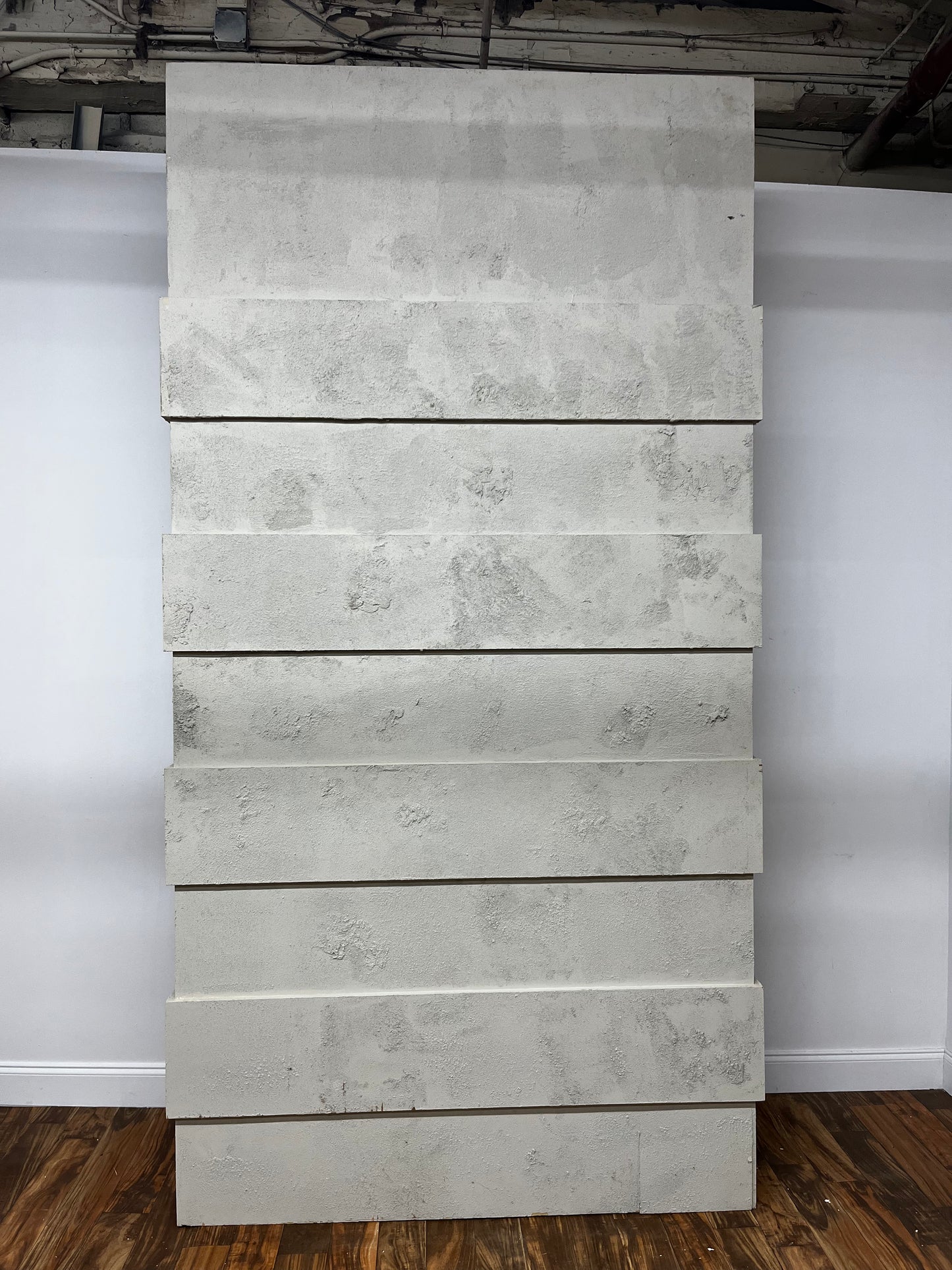 TEXTURED SENIC CONCRETE BUILDING EXTERIOR FLAT