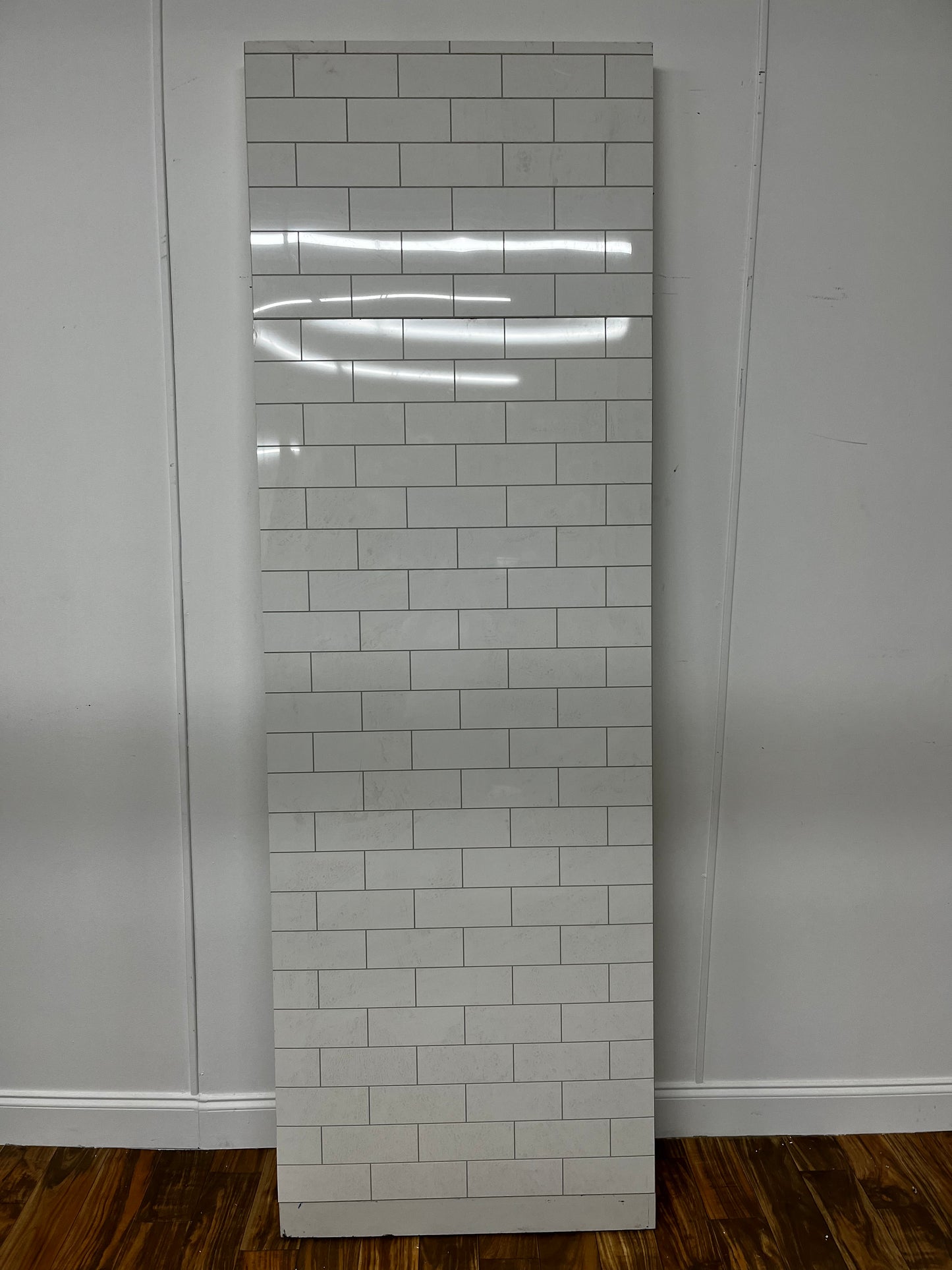BATHROOM TILE FLAT