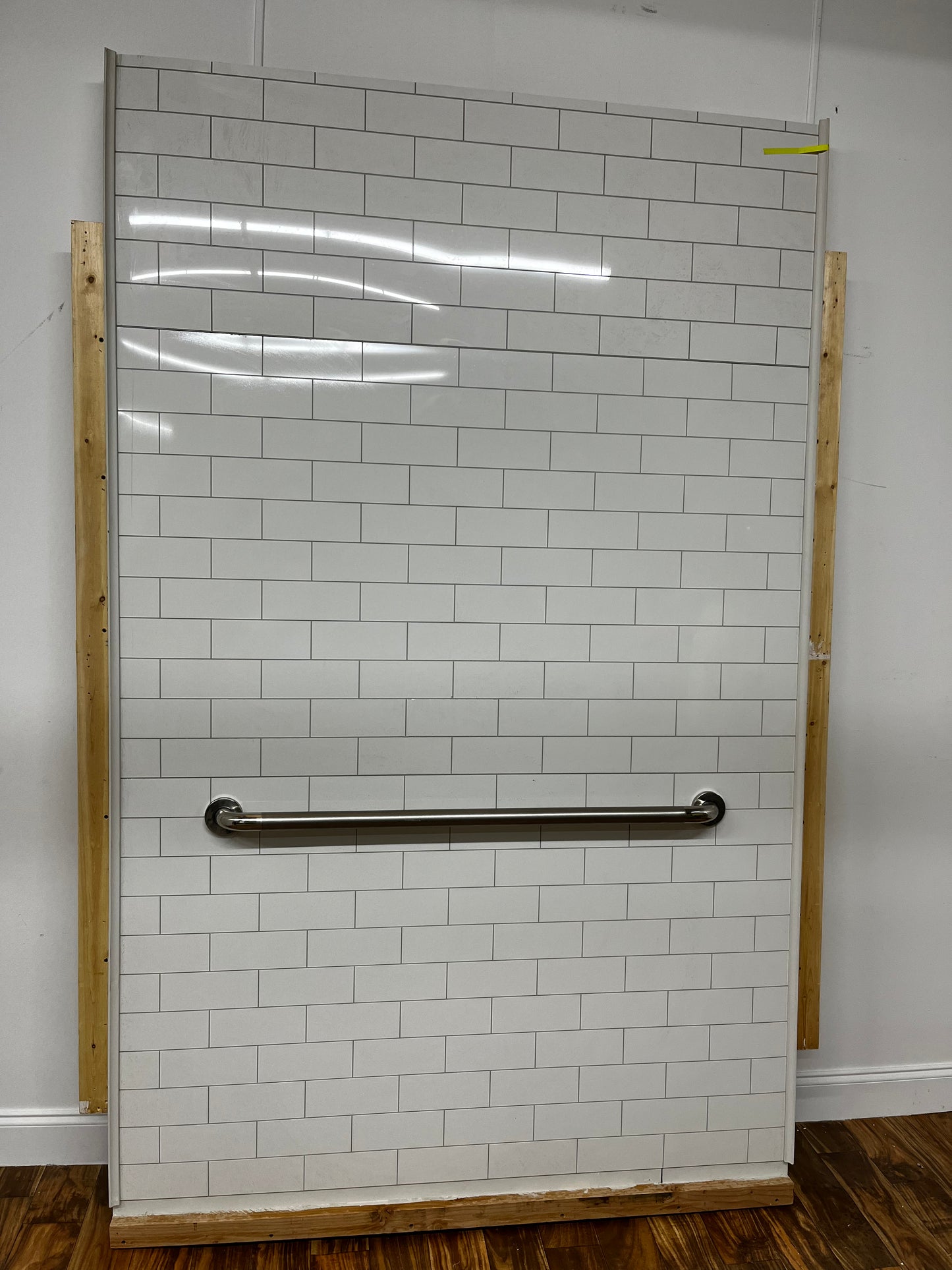 BATHROOM TILE FLAT WITH GRAB BAR