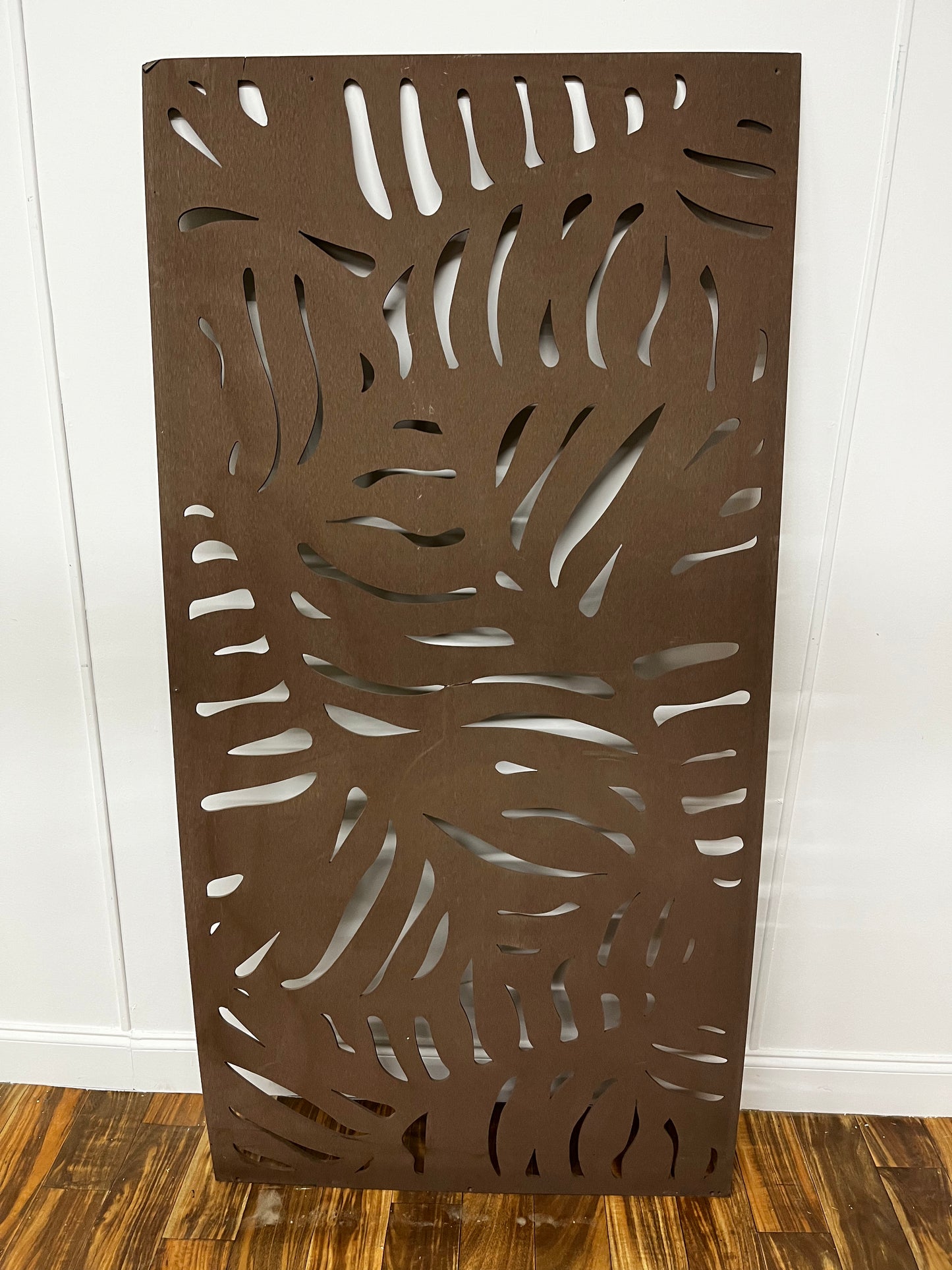 PALM CUTOUT ROOM DIVIDER