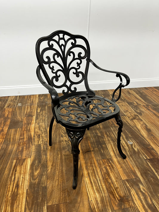 BLACK ALUMINUM OUTDOOR CHAIR