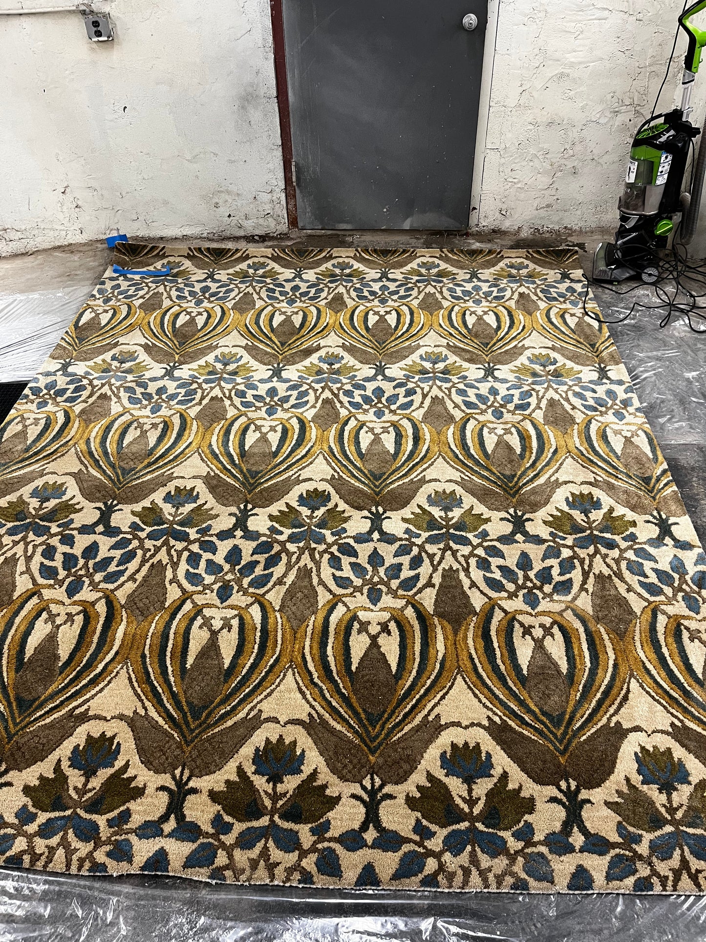 BLUE GOLD ORNATE PATTERN RUG