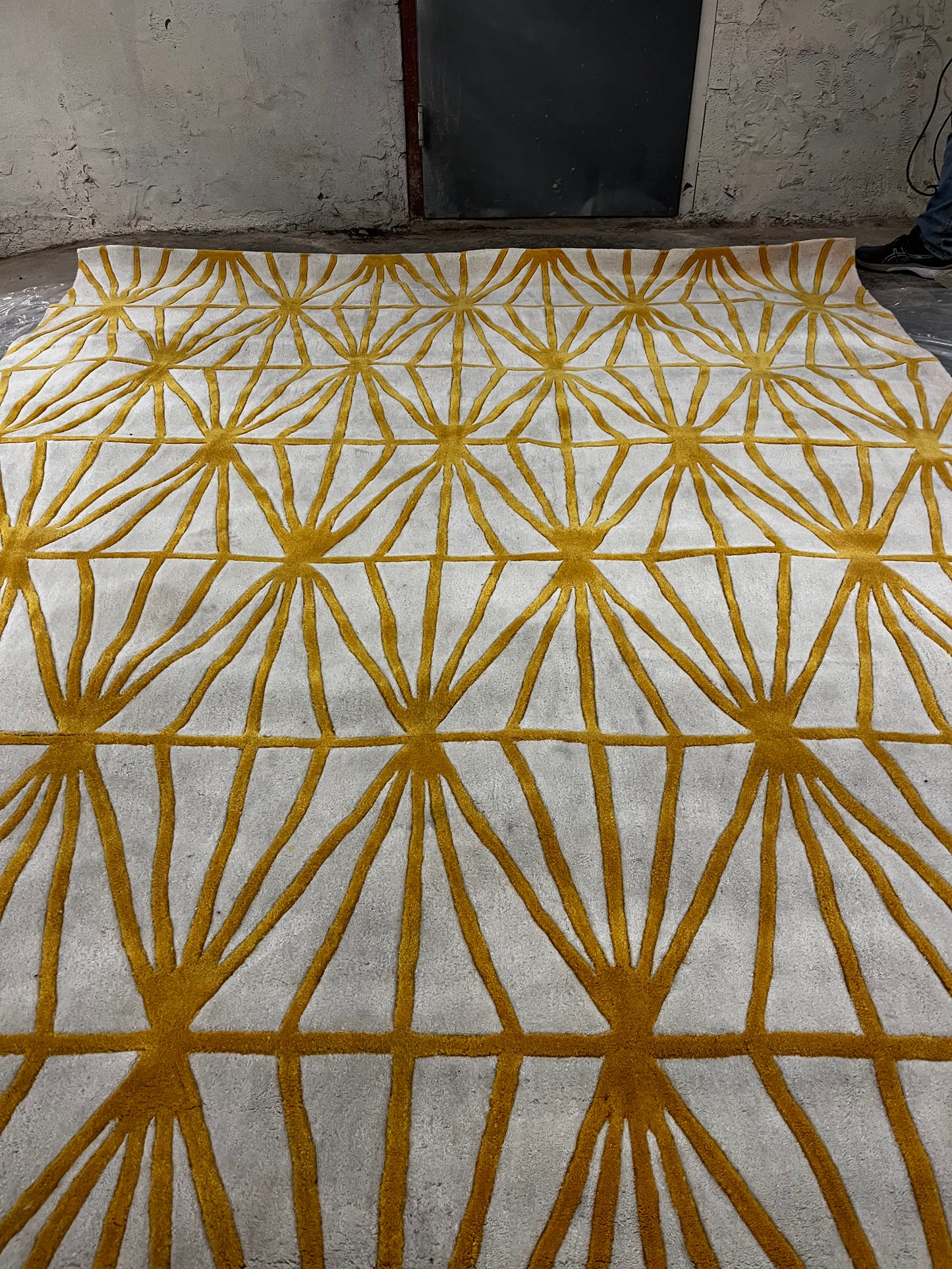 YELLOW DIAMOND PATTERN AREA RUG