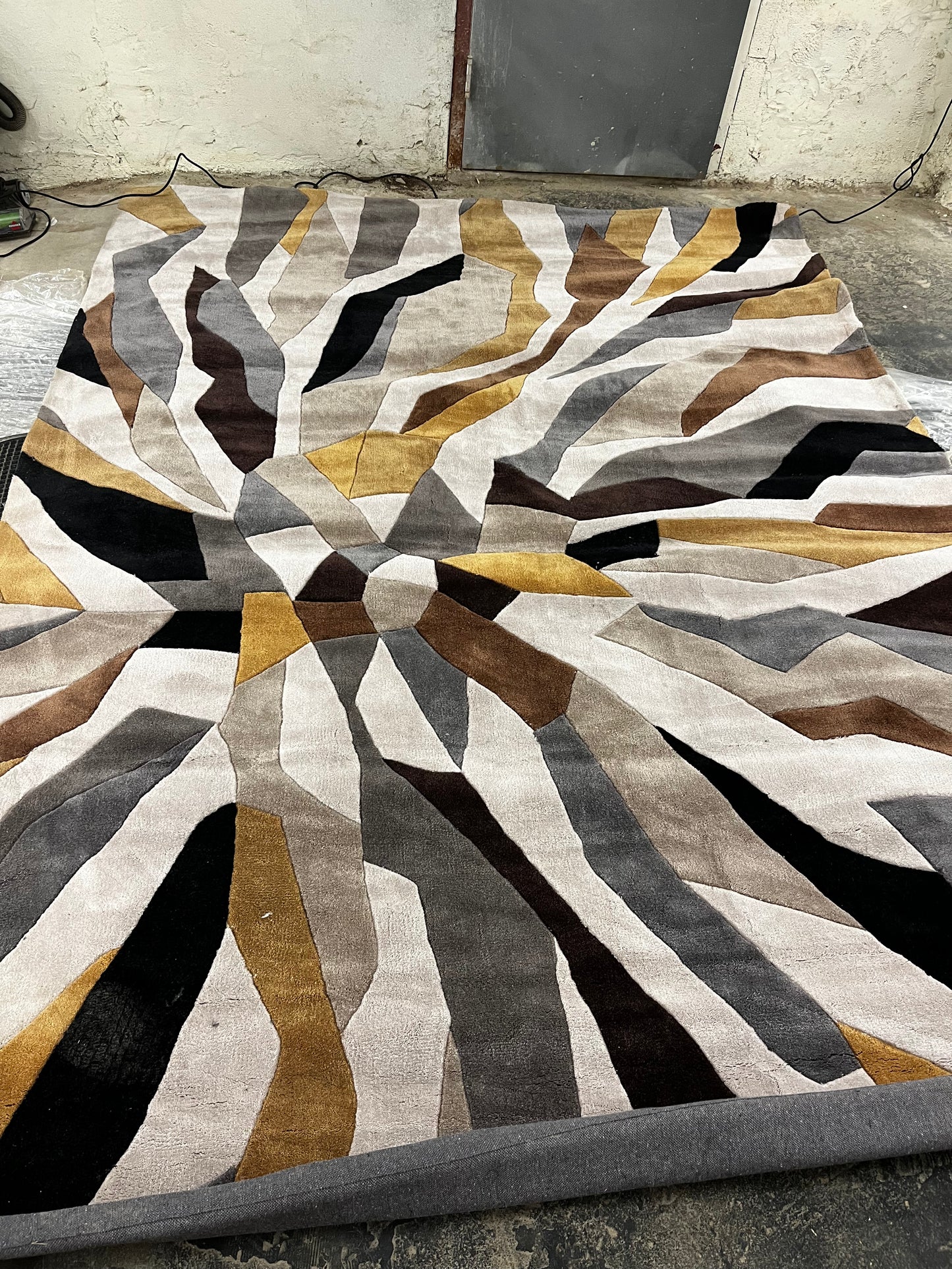 YELLOW AND GRAY GEOMETRIC PATTERN AREA RUG