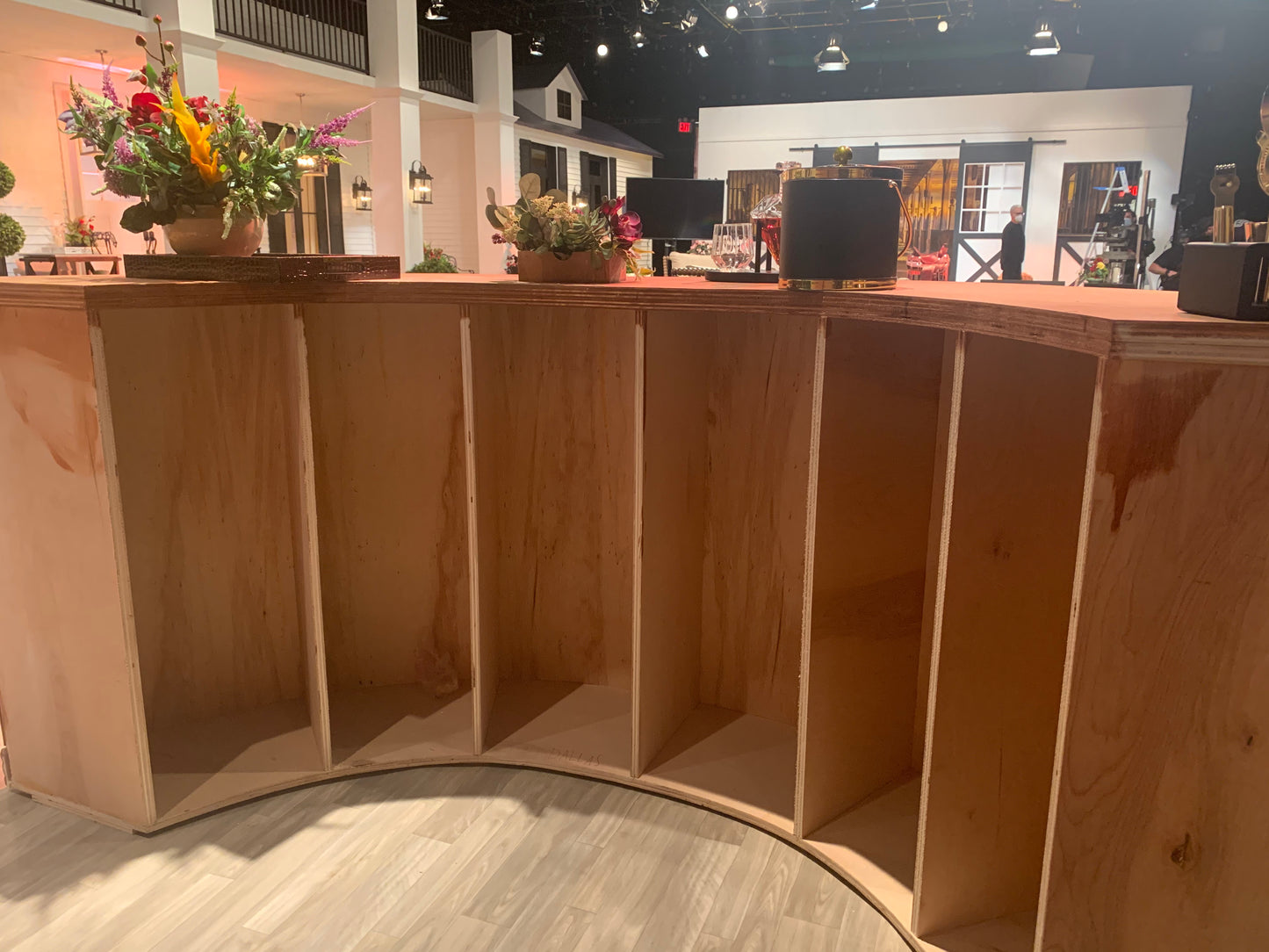 HALF ROUND WESTERN COWHIDE BAR