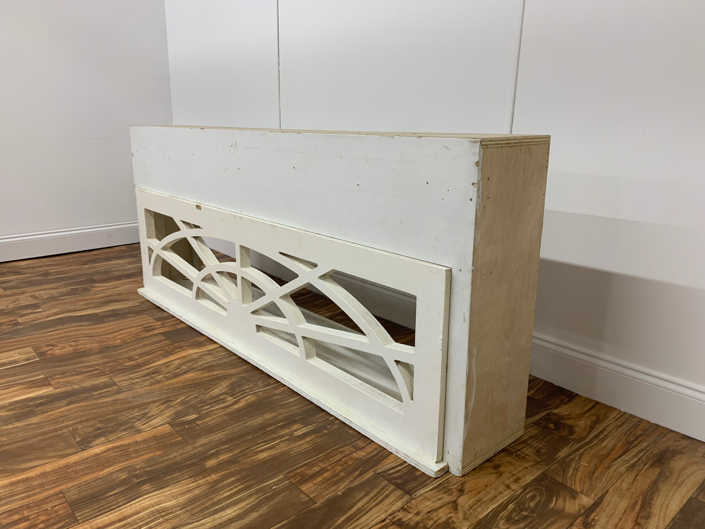WHITE TRANSOM LIGHT WINDOW
