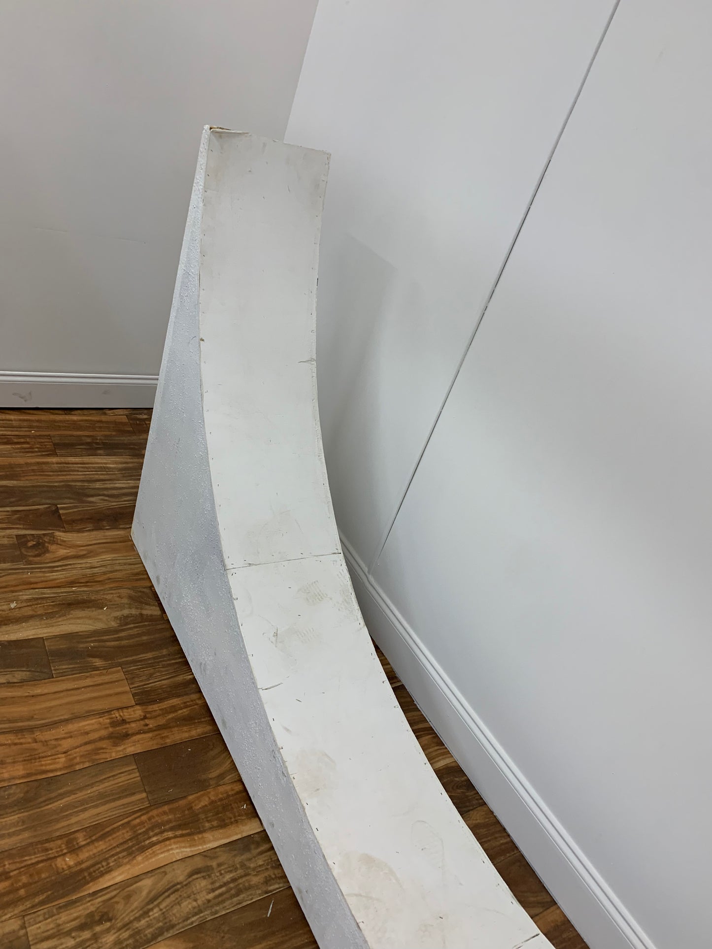 WHITE TEXTURED CONVEX ARCHWAY