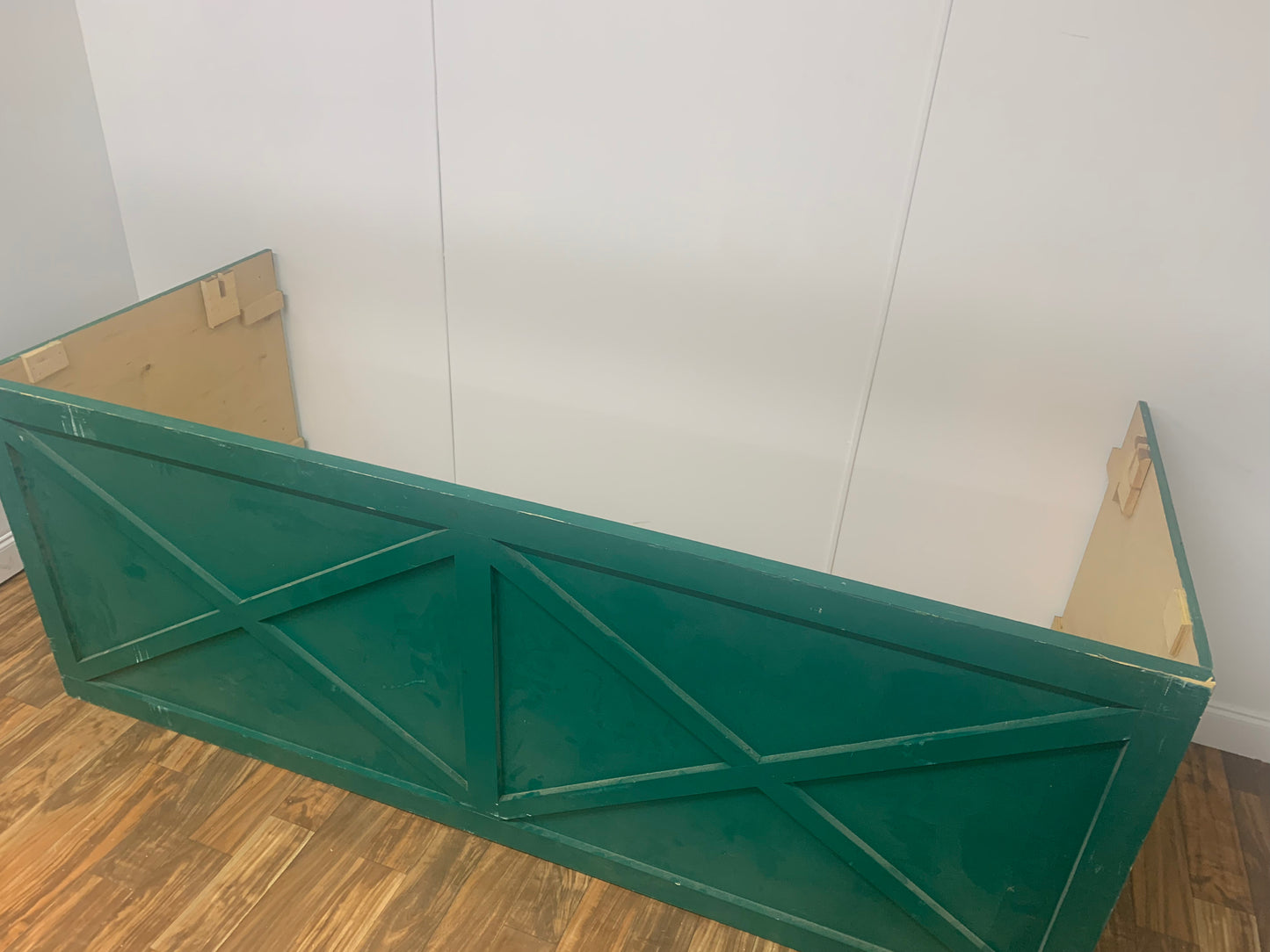 GREEN CROSS BRACE BARN FENCE (2 PIECES)