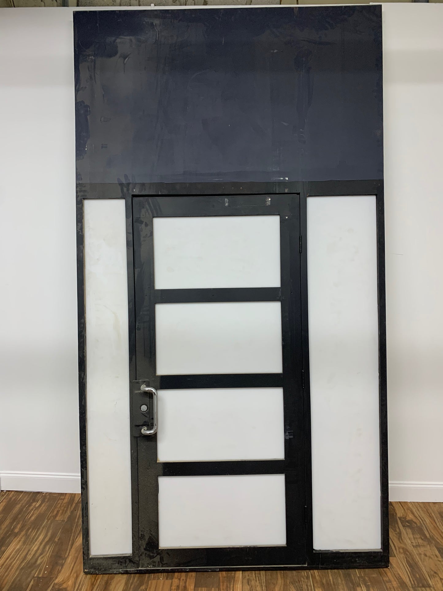 BLACK LAB DOOR WITH MILK PLEXI