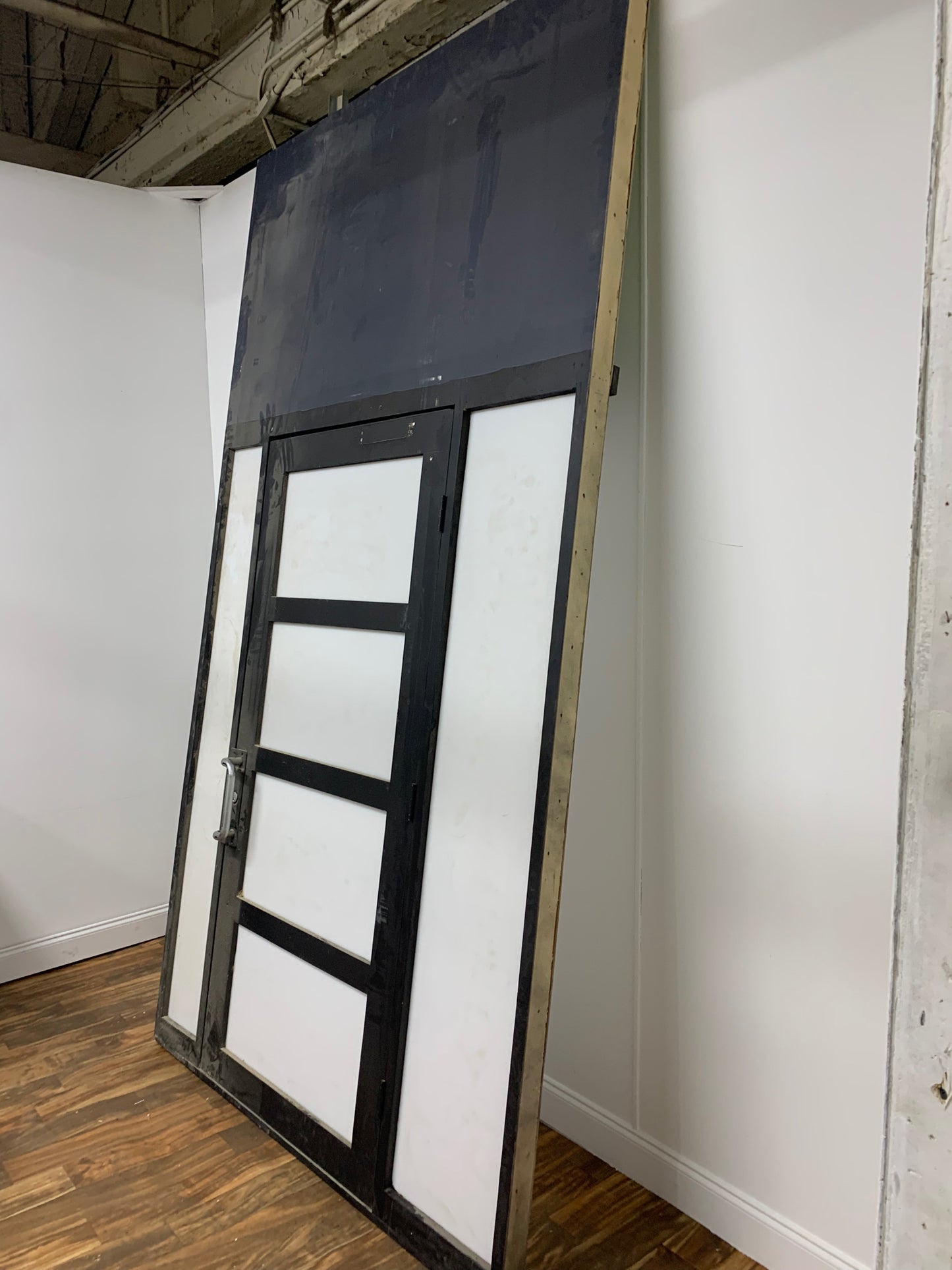 BLACK LAB DOOR WITH MILK PLEXI