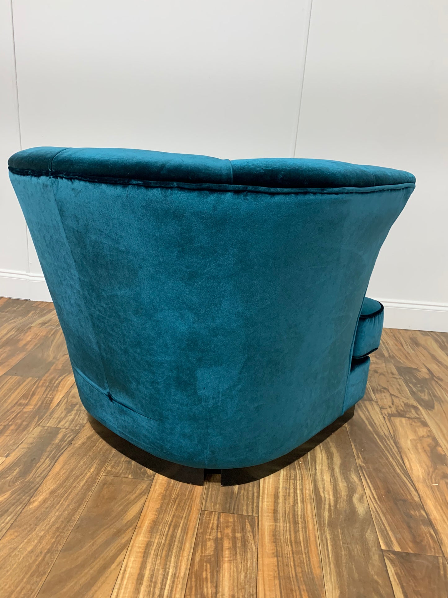 TEAL TUFTED VELVET ARM CHAIR
