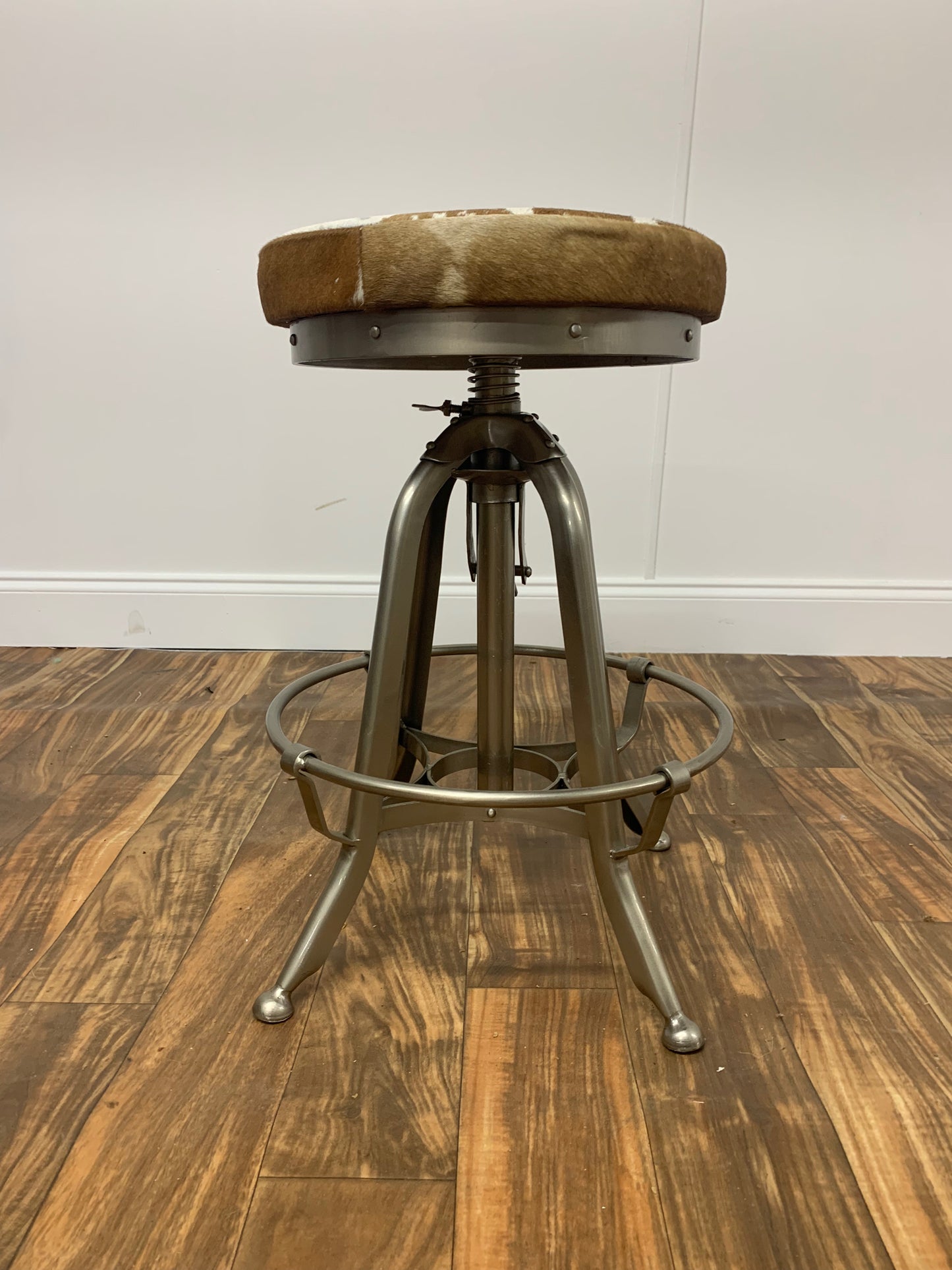 COWHIDE SHORT BACKLESS BAR STOOL