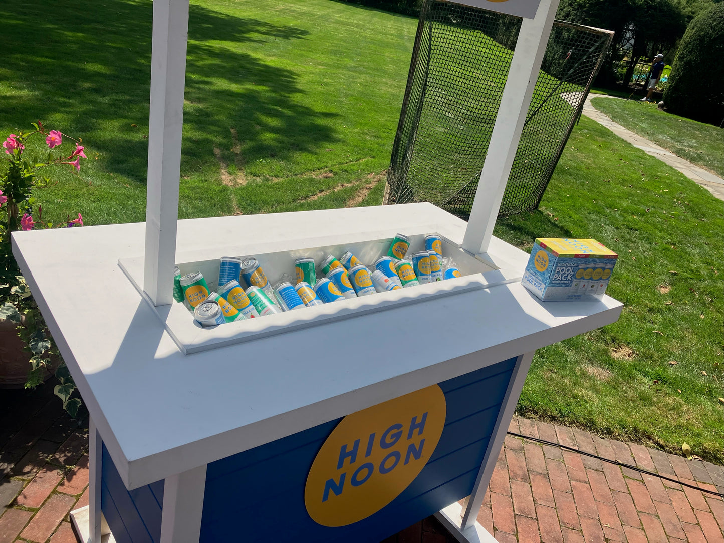 FREESTANDING BAR WITH BUILT IN COOLER