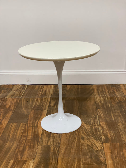 ROUND WHITE SIDE TABLE