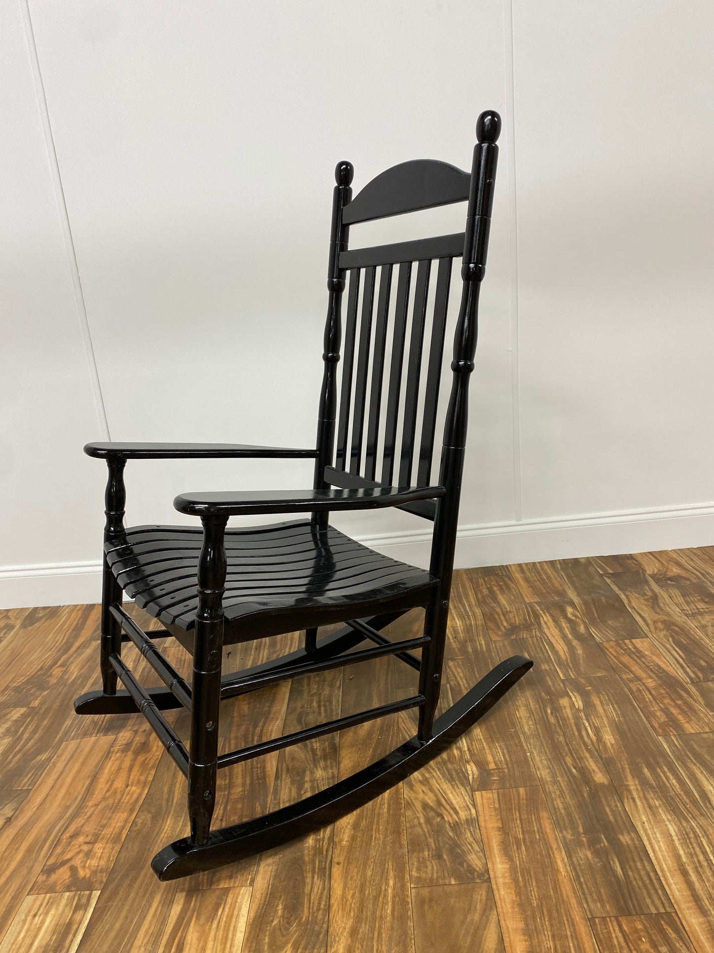 BLACK ROCKING CHAIR