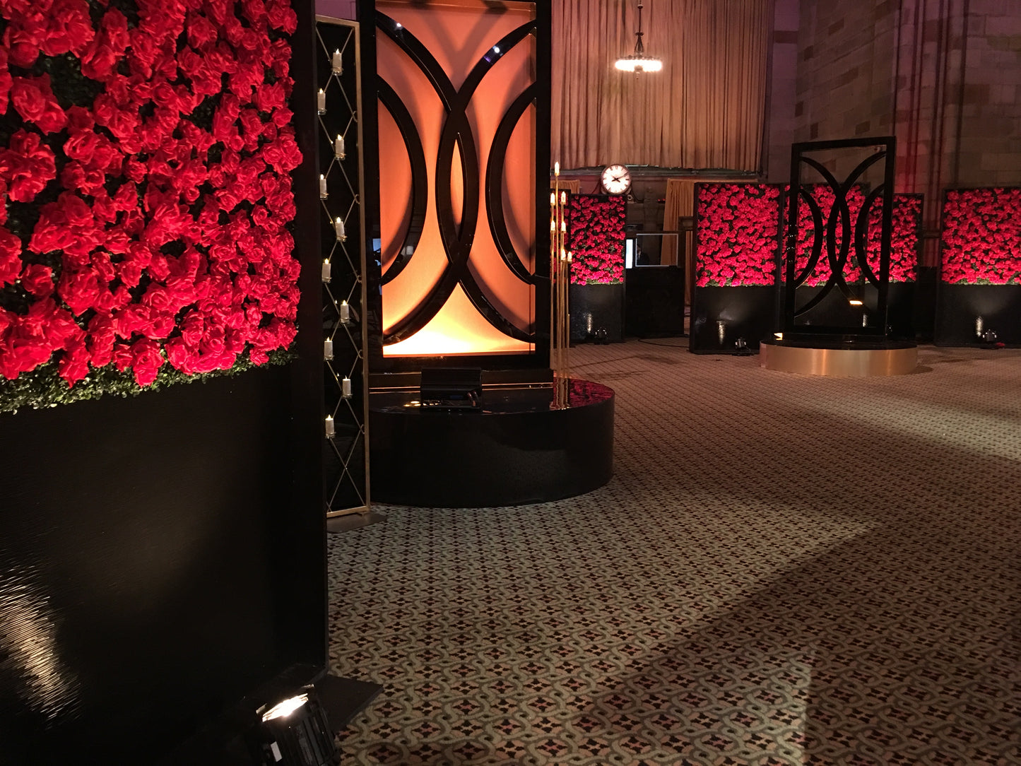 RED ROSE FLOWER BOX WALL