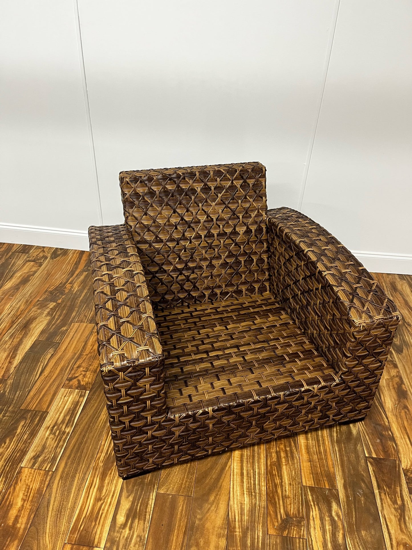 OUTDOOR WICKER ARM CHAIR