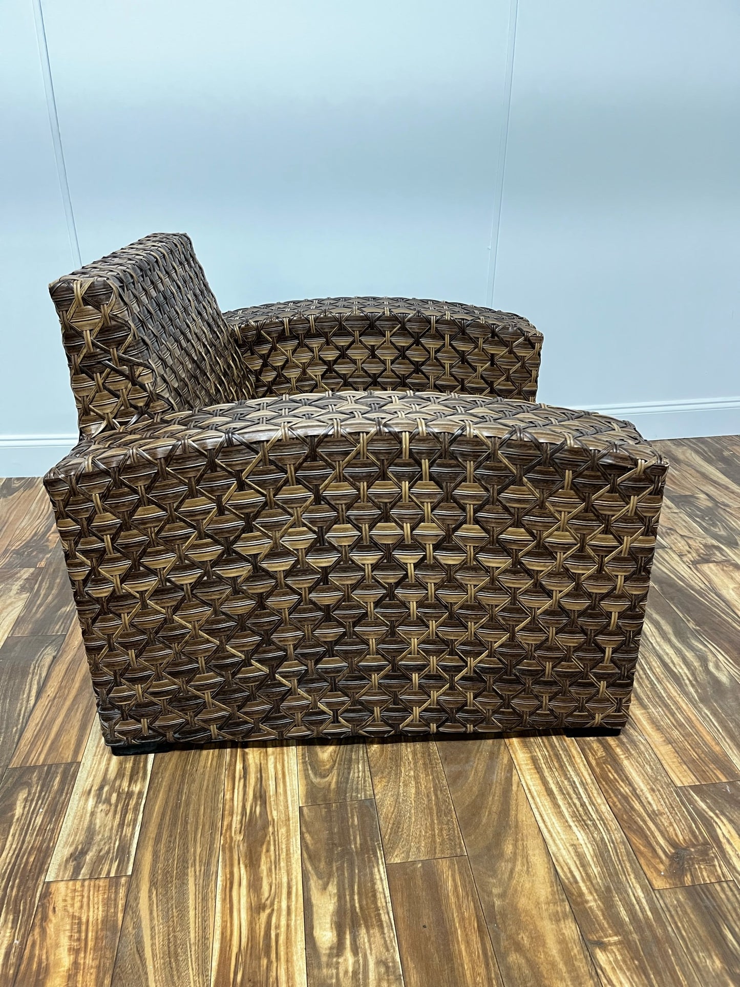OUTDOOR WICKER ARM CHAIR