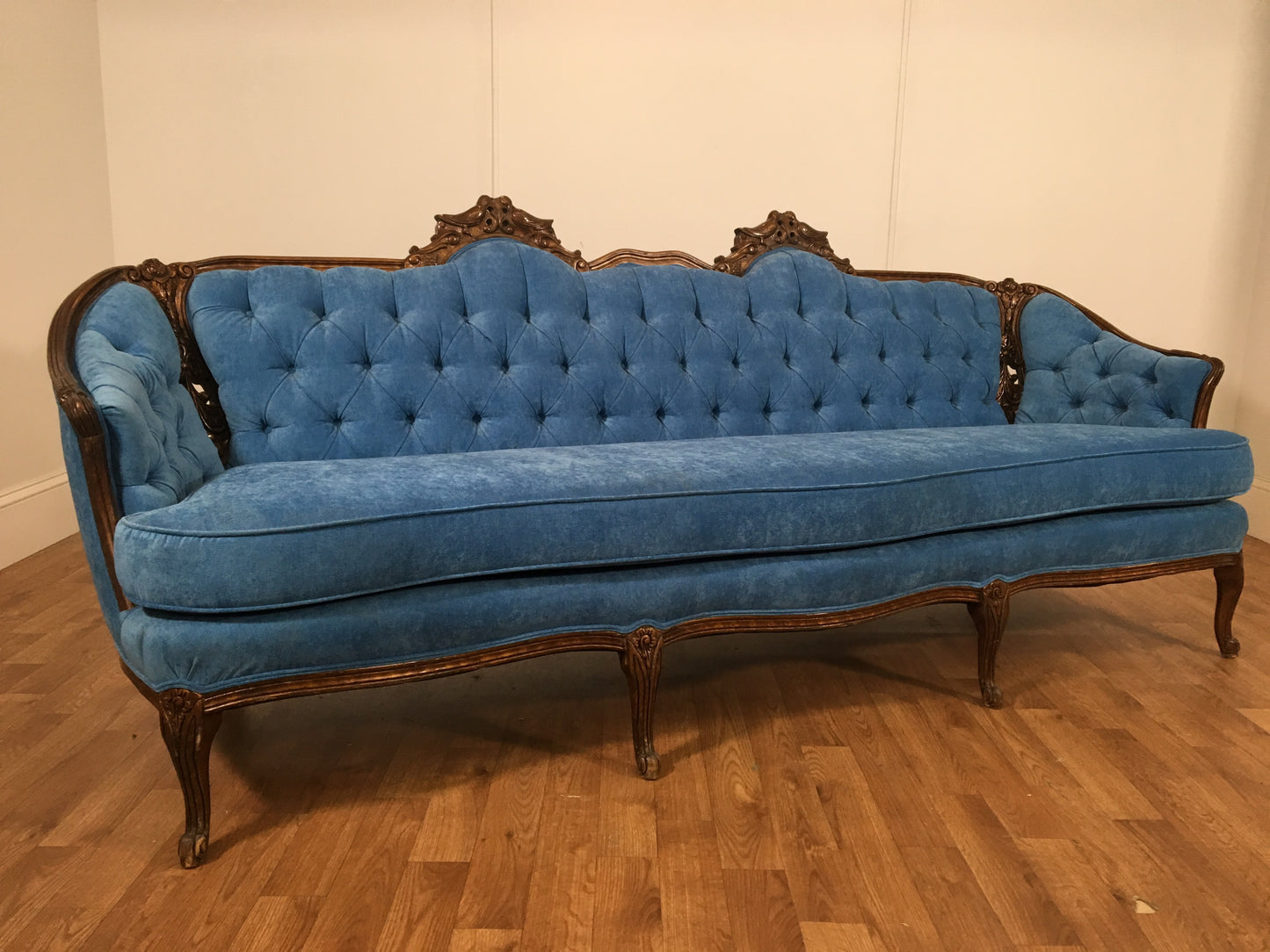 ORNATE BLUE VELVET COUCH