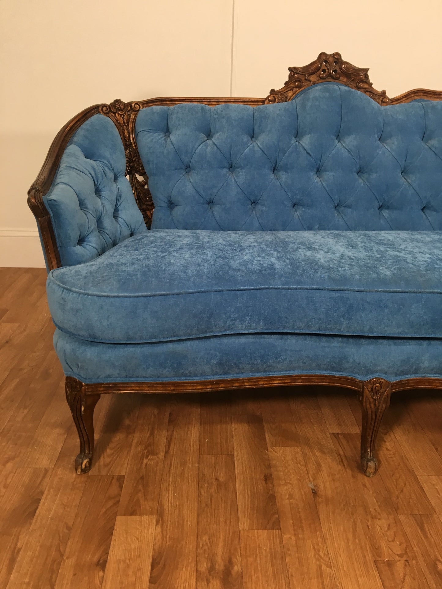 ORNATE BLUE VELVET COUCH