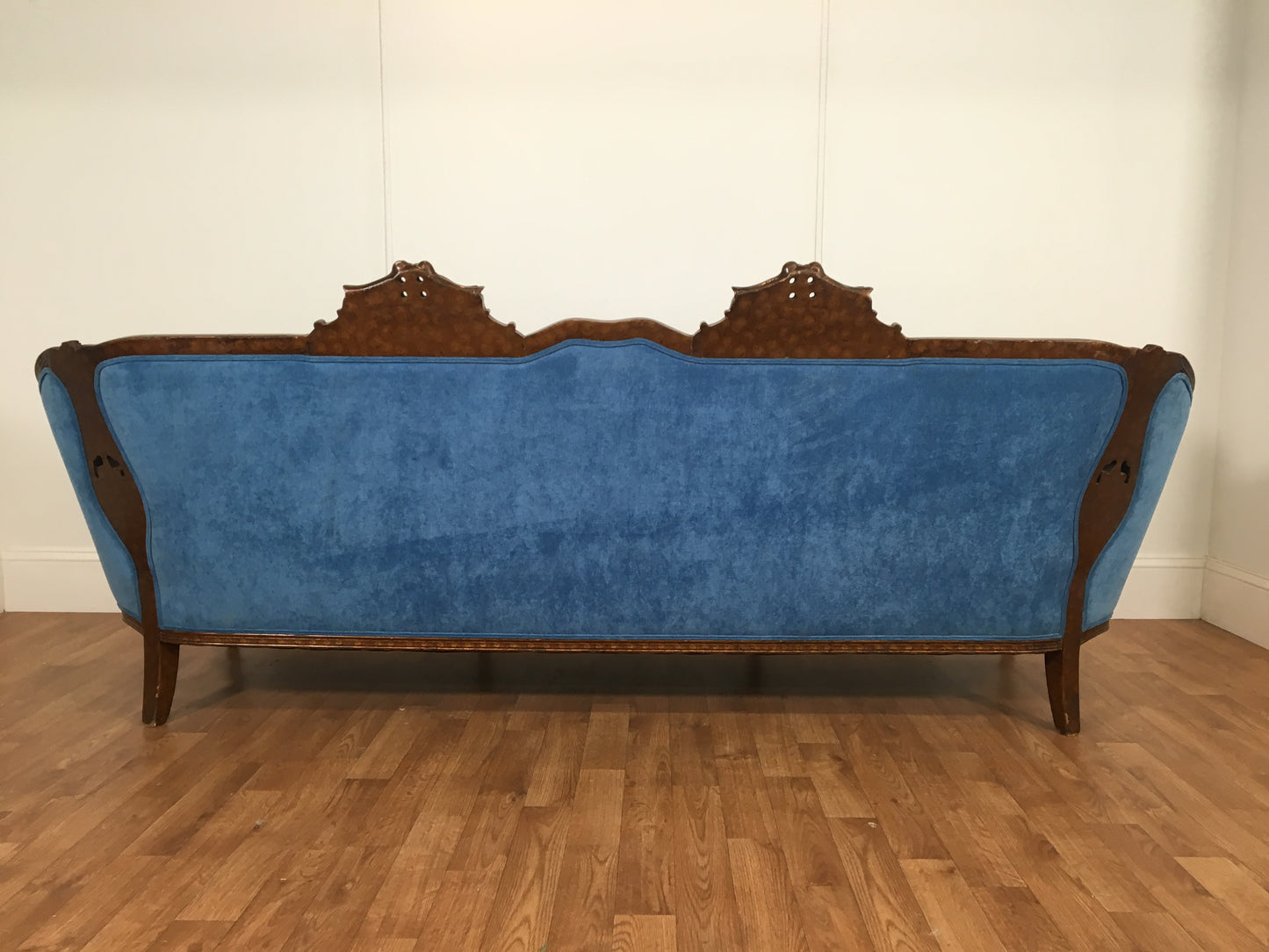 ORNATE BLUE VELVET COUCH