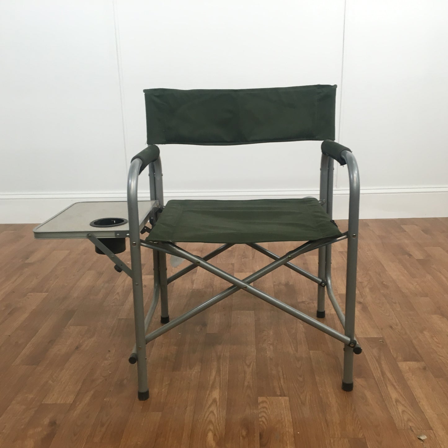 GREEN FOLDING CHAIR WITH FOLDING TRAY