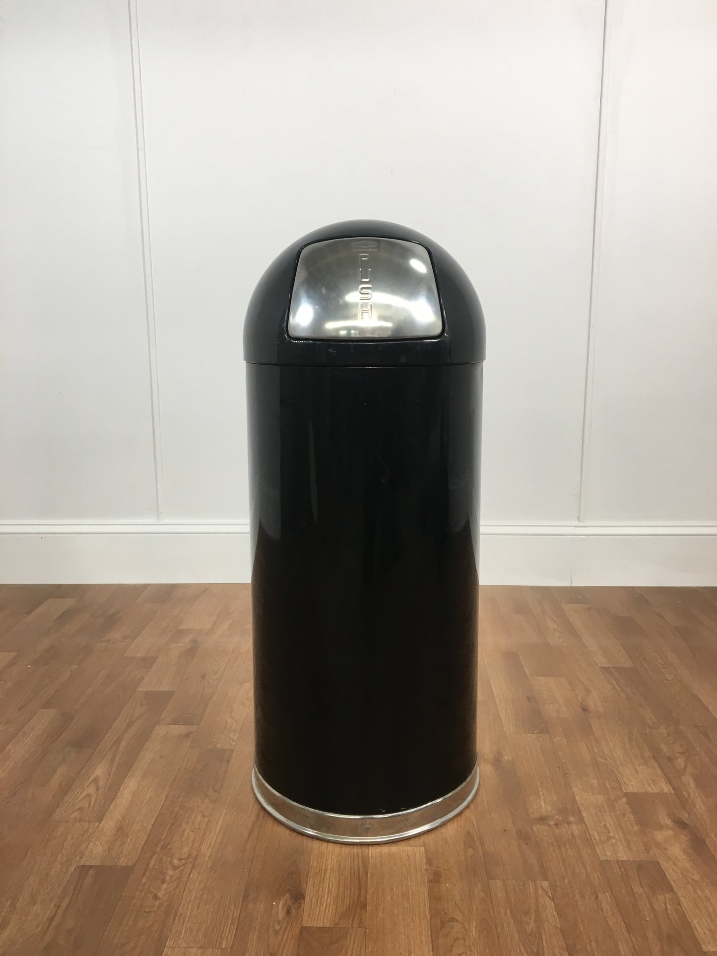 BLACK METAL TRASH CAN