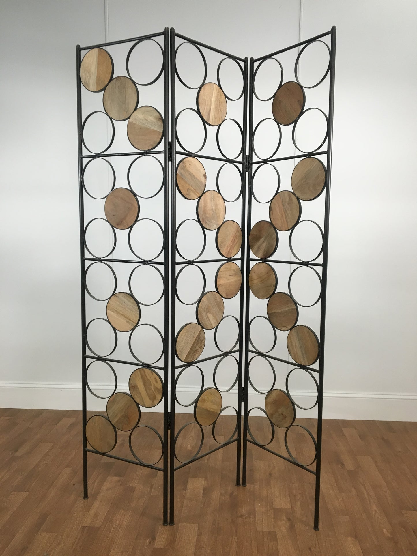 FOLDING ROOM DIVER, CIRCULAR PATTERN