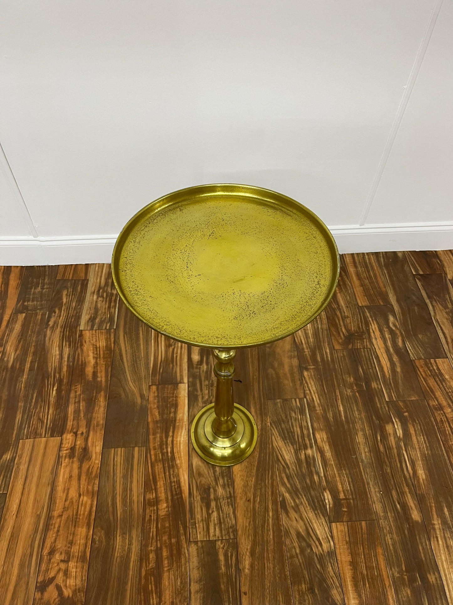 ROUND SOLID GOLD METAL ACCENT TABLE