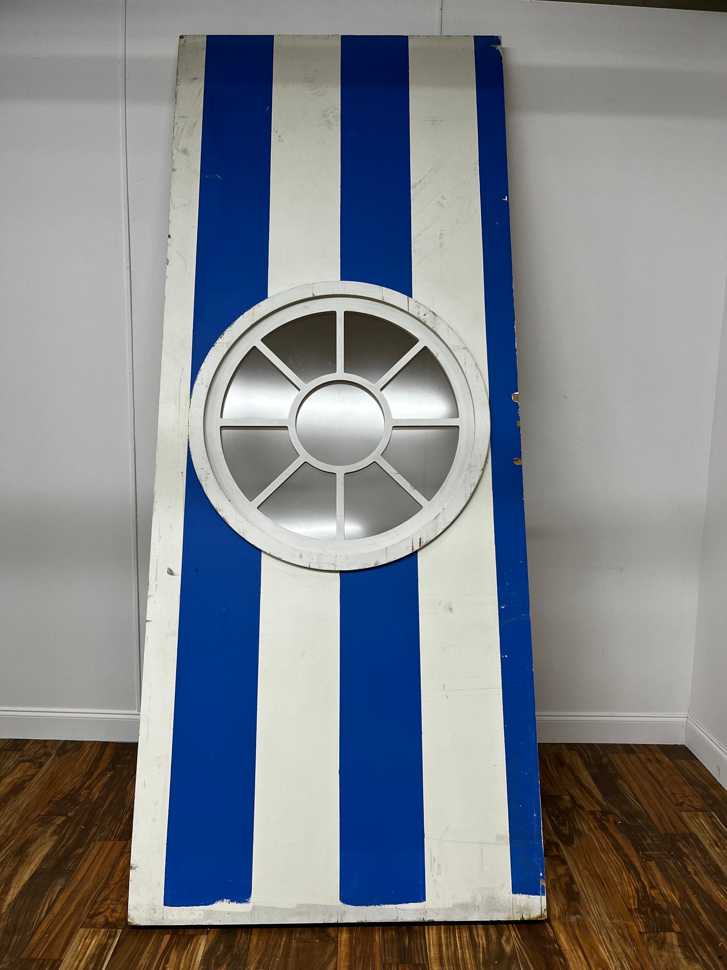 BLUE STRIPED PANEL WITH CIRCULAR OPAQUE PLEXI WINDOW