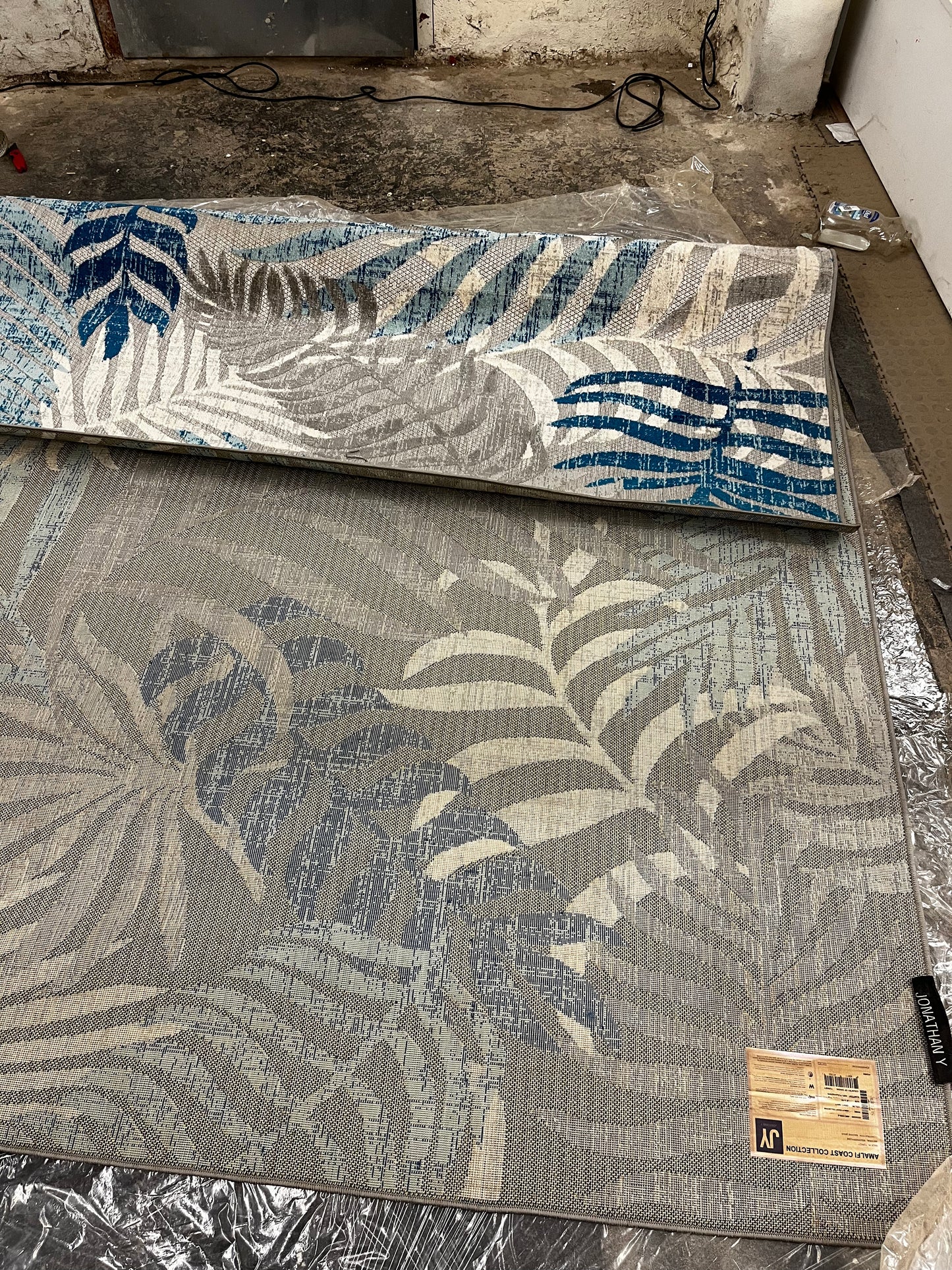 BLUE AND GRAY PALM LEAF RUG
