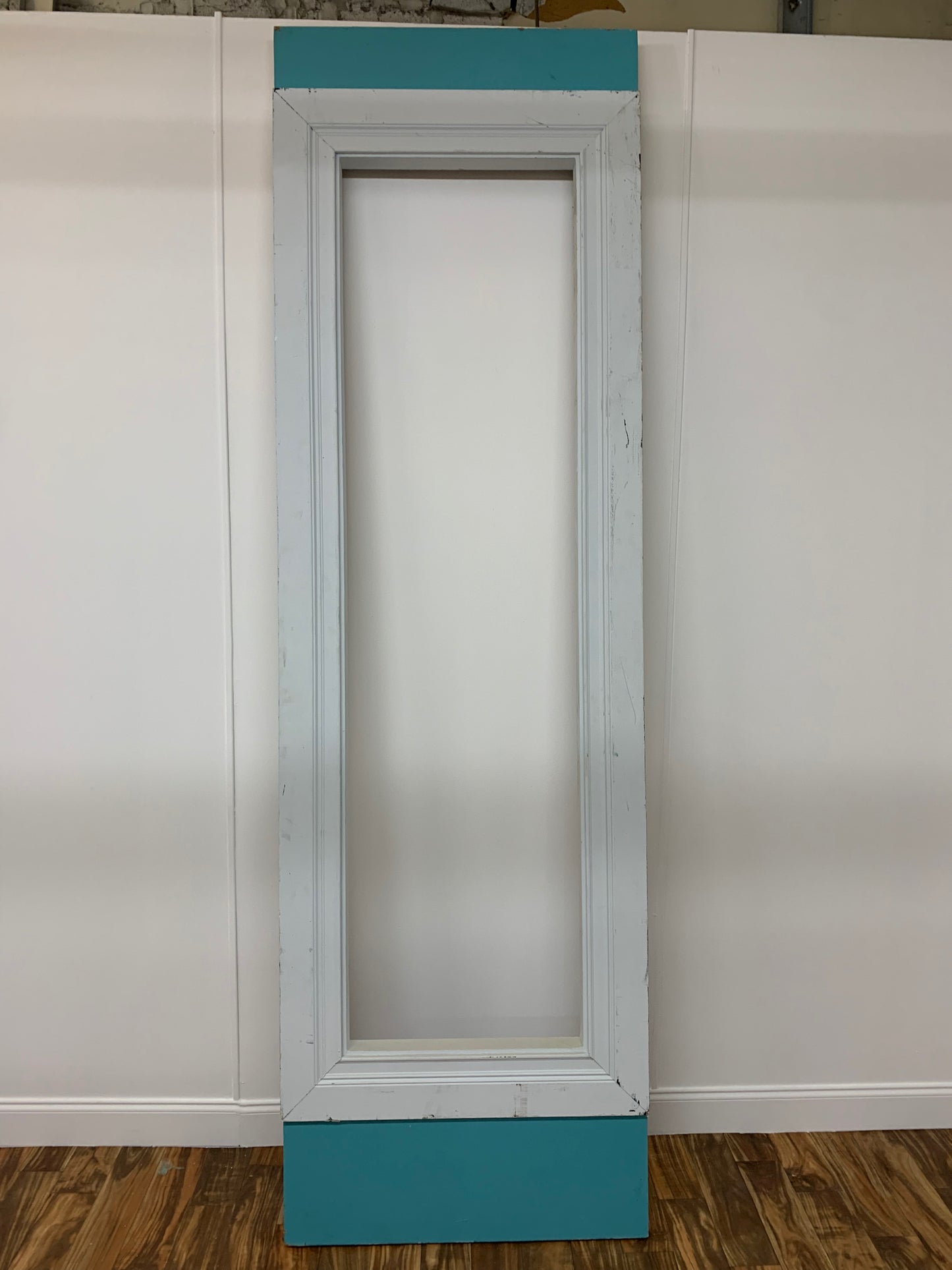 WHITE WINDOW FRAME WITH MOULDING