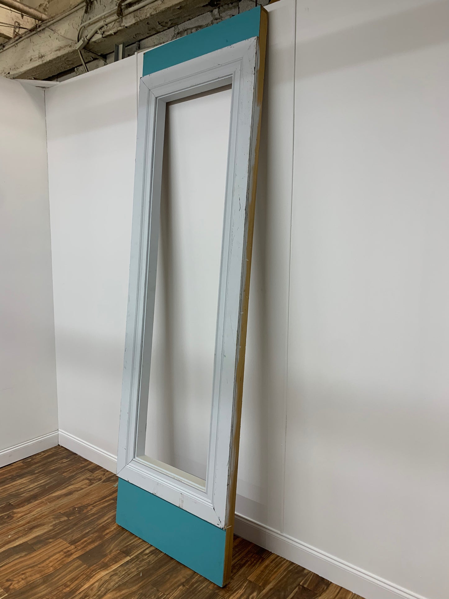 WHITE WINDOW FRAME WITH MOULDING