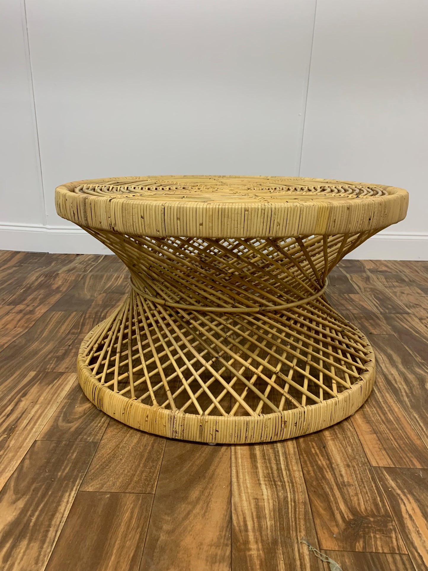 ROUND WICKER RATTAN COFEE TABLE