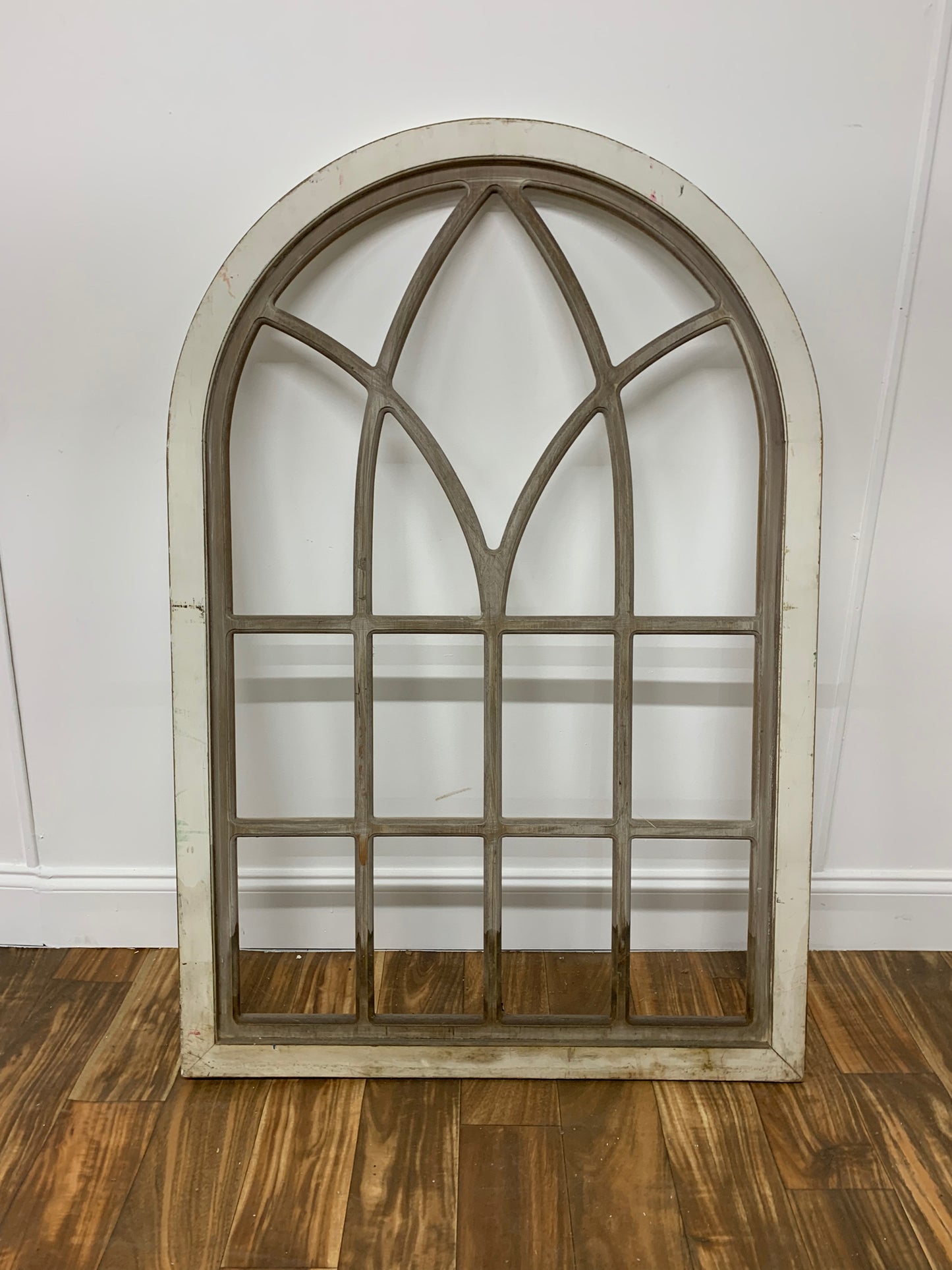 ARCHED WINDOW