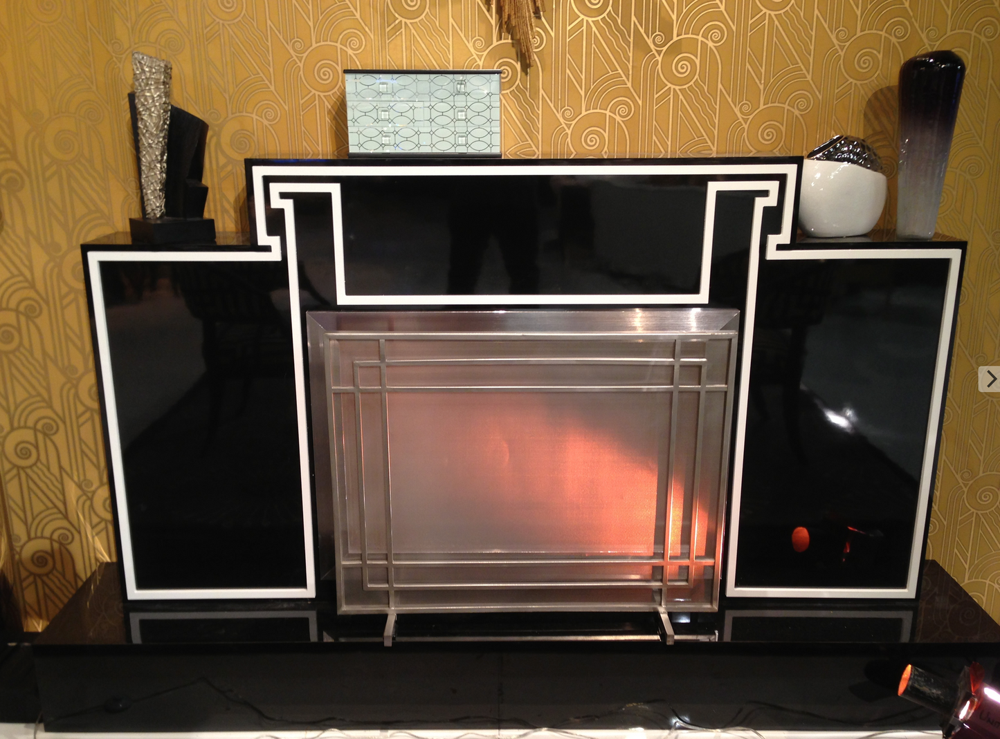 ART DECO GLOSSY BLACK AND WHITE FIREPLACE MANTLE