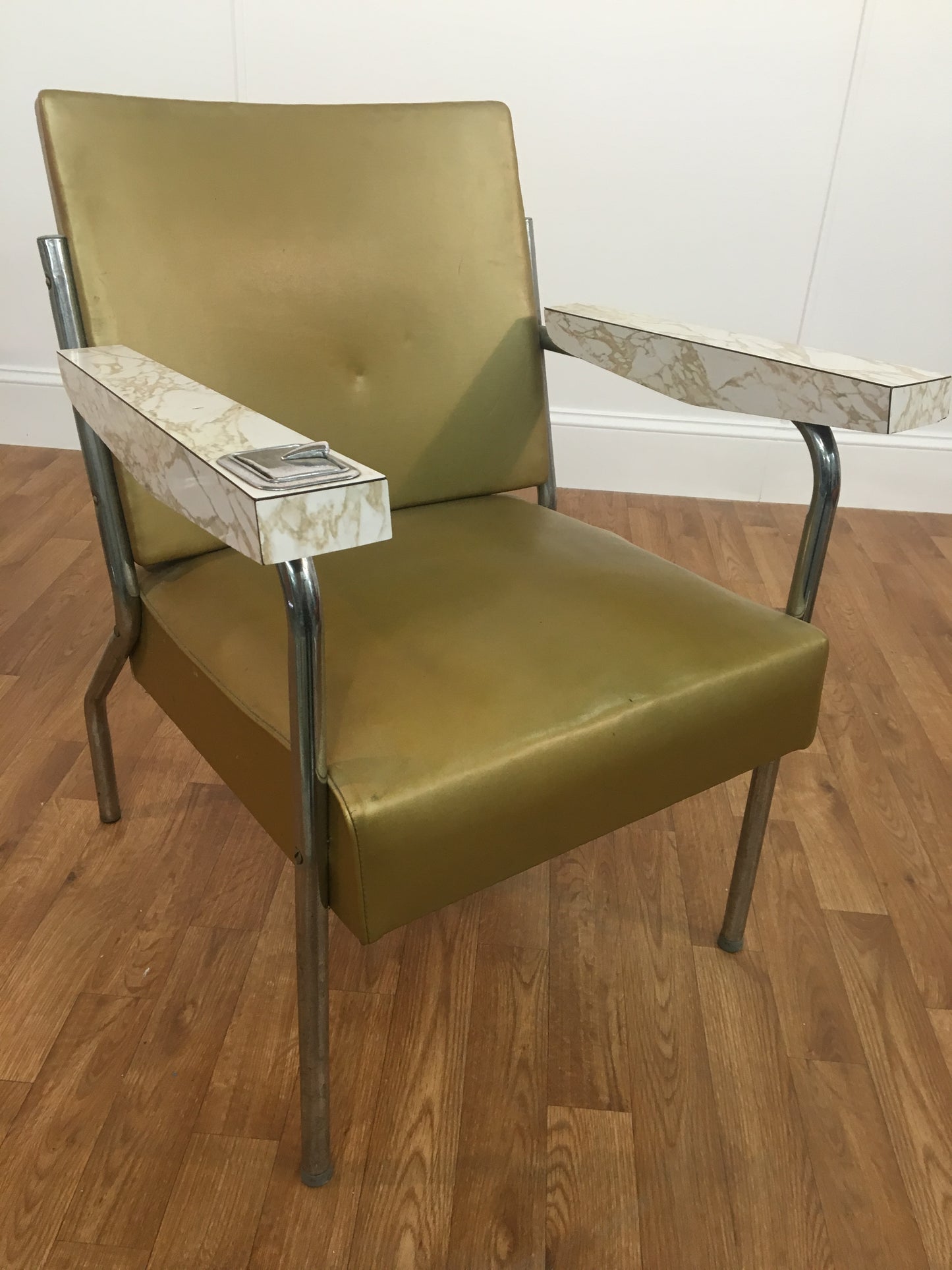 VINTAGE 1970s GOLD SALON CHAIR WITH ASH TRAY