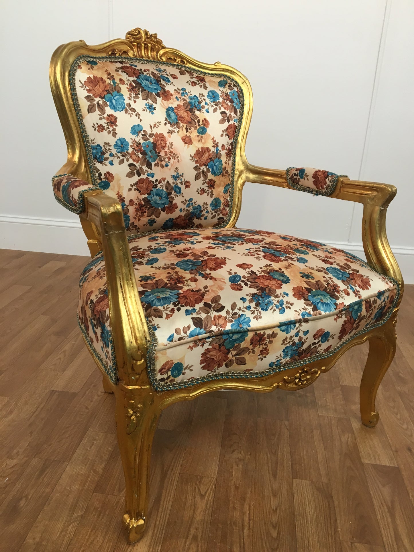 ORNATE FRENCH PROVINCIAL ARM CHAIR