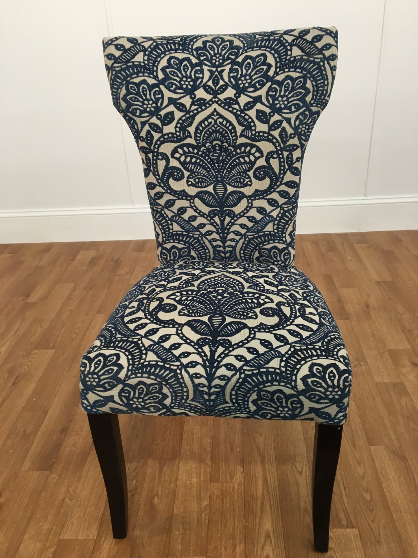 BLUE AND WHITE MANDALA PATTERN DINING CHAIR