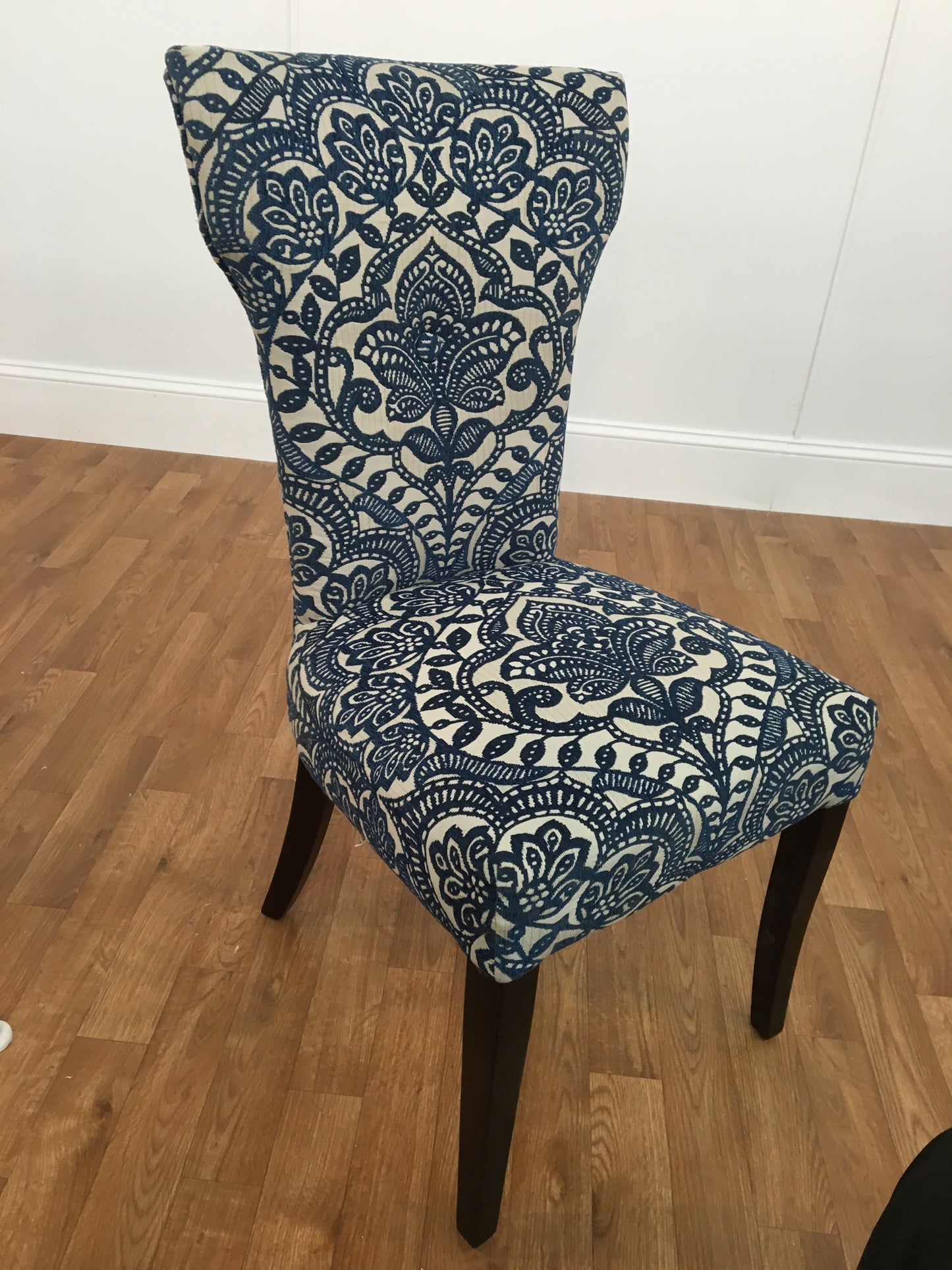 BLUE AND WHITE MANDALA PATTERN DINING CHAIR