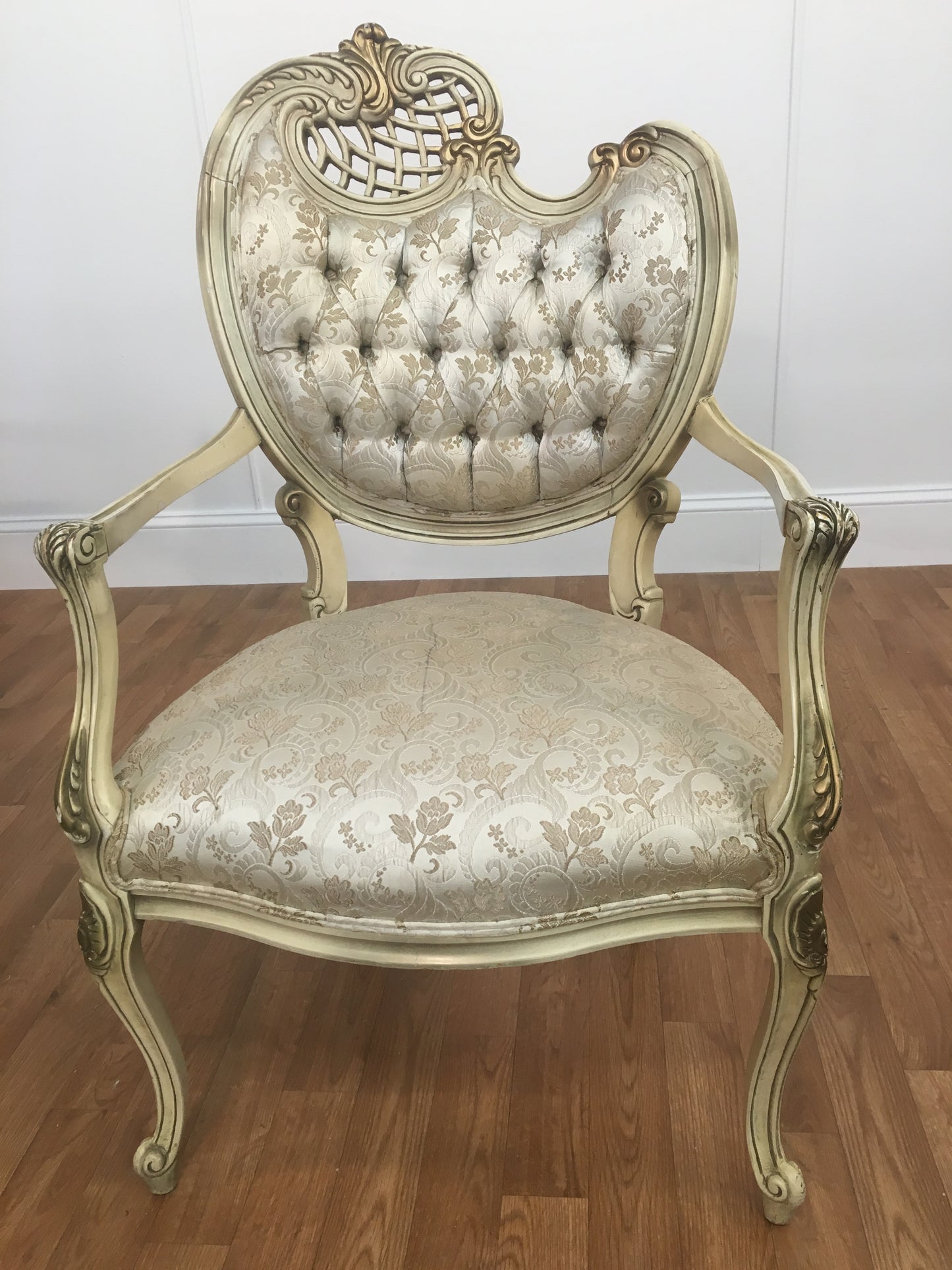 ORNATE IVORY FRENCH PROVINCIAL CHAIR