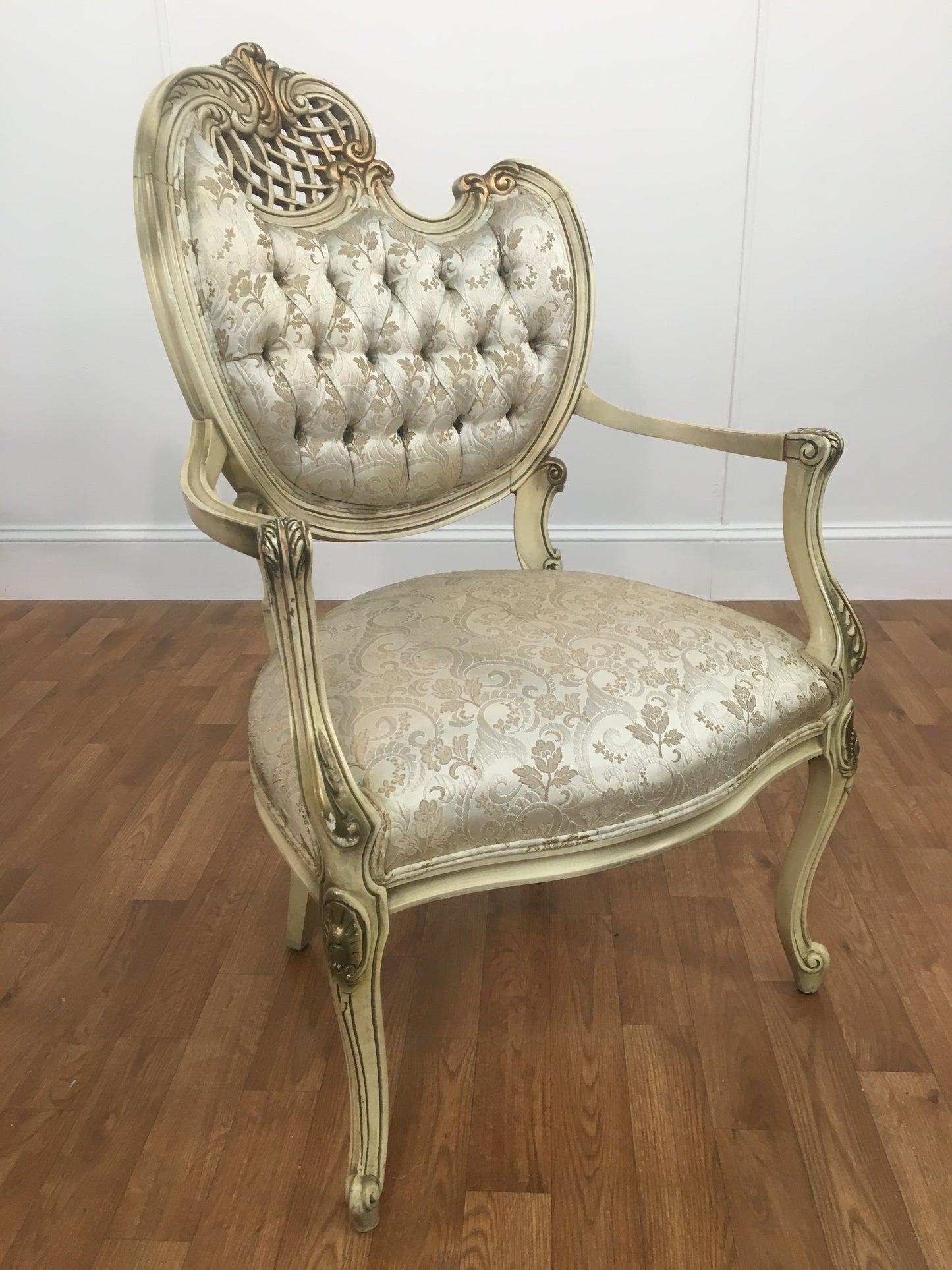 ORNATE IVORY FRENCH PROVINCIAL CHAIR