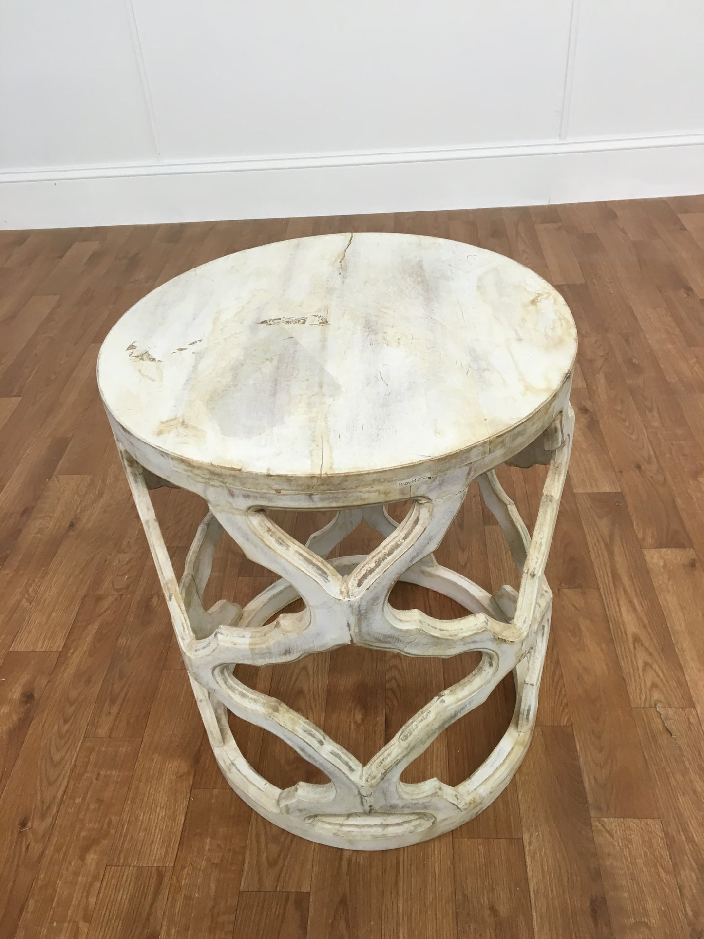 WHITE WOOD CUTOUT ACCENT TABLE