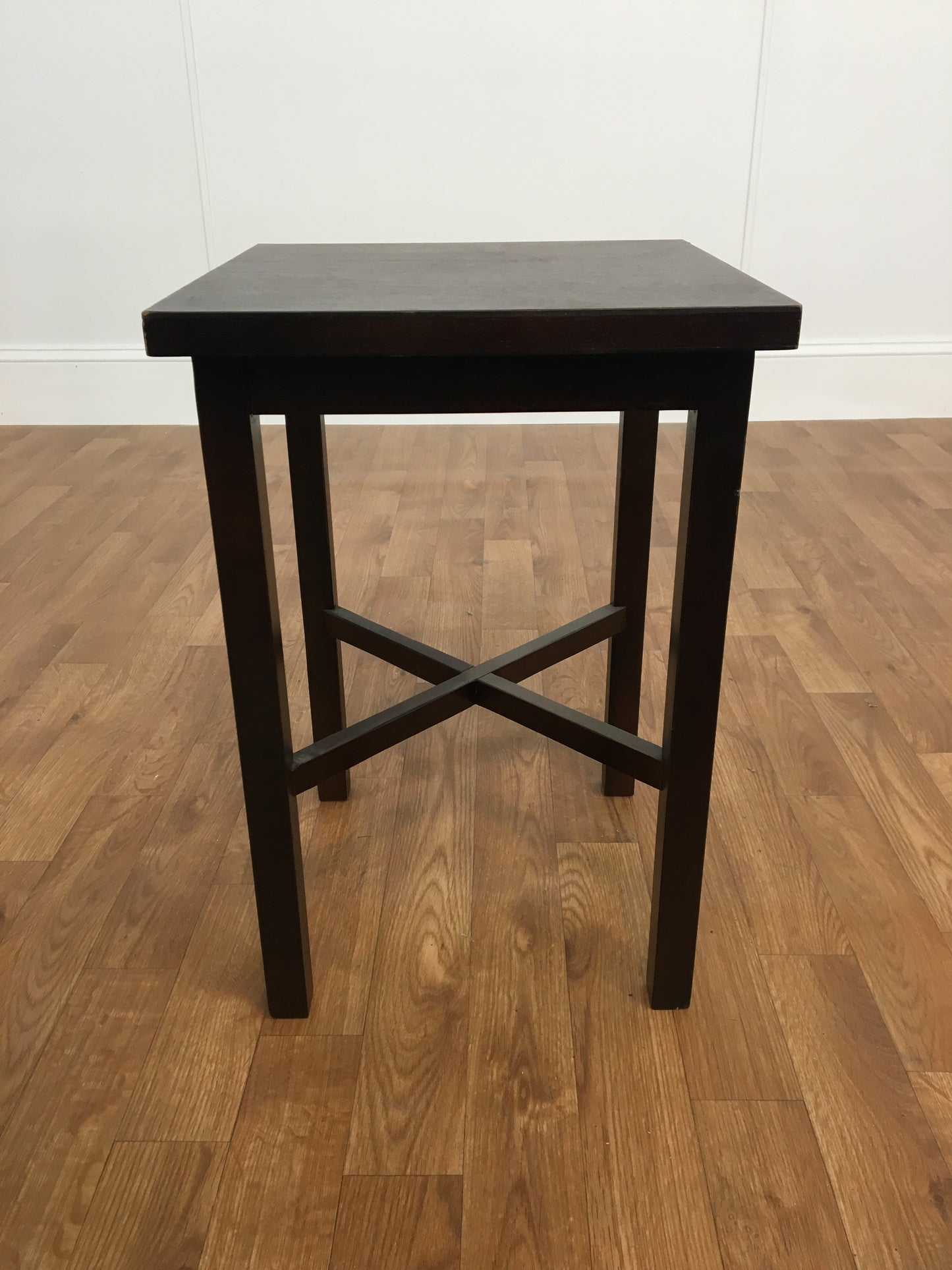 DARK WOOD ACCENT TABLE
