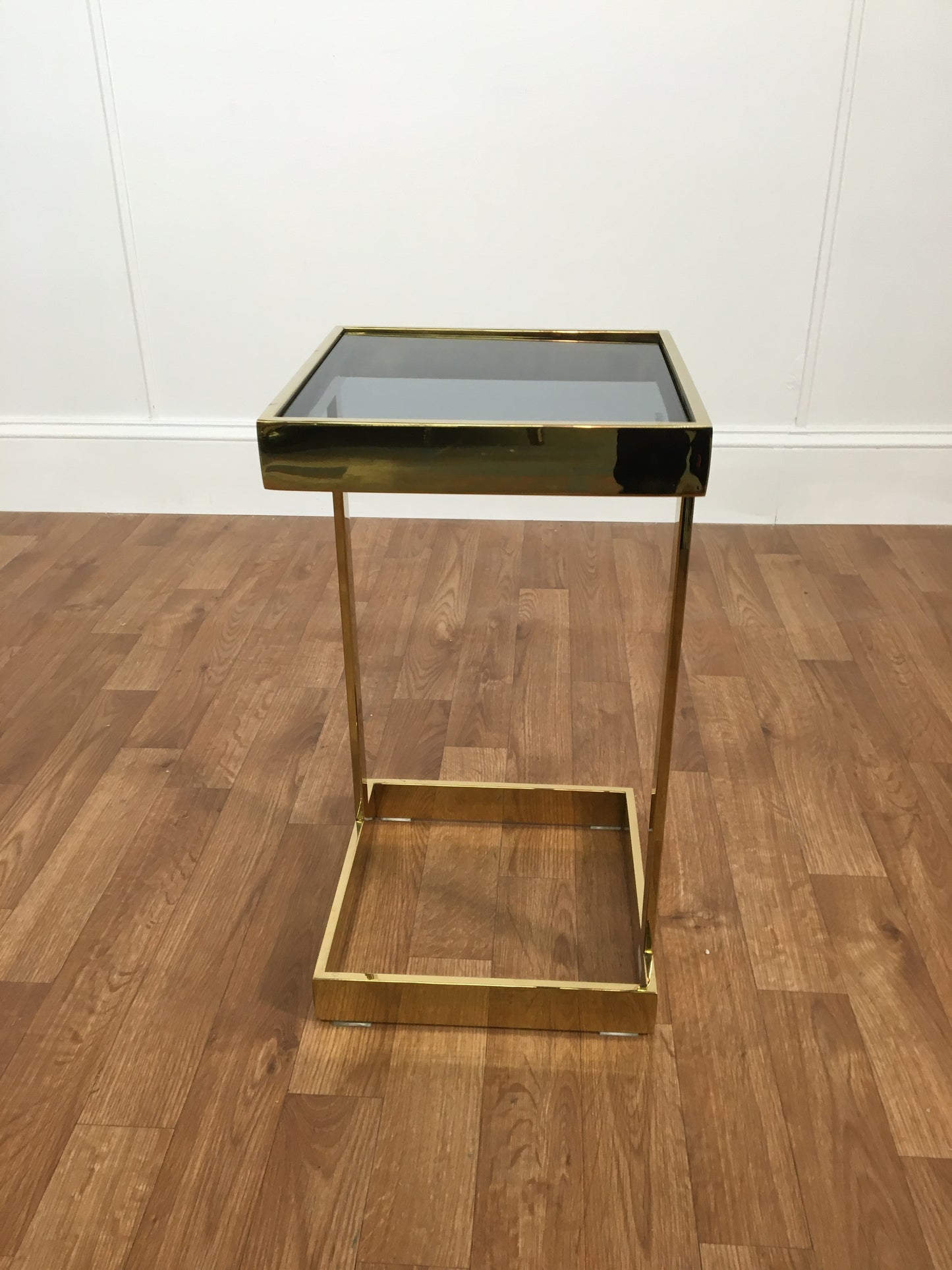 GLASS TOP GOLD METAL SQUARE ACCENT TABLE