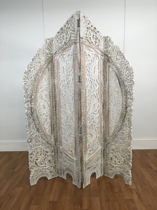 ORNATE CARVED WOODEN ROOM DIVIDER