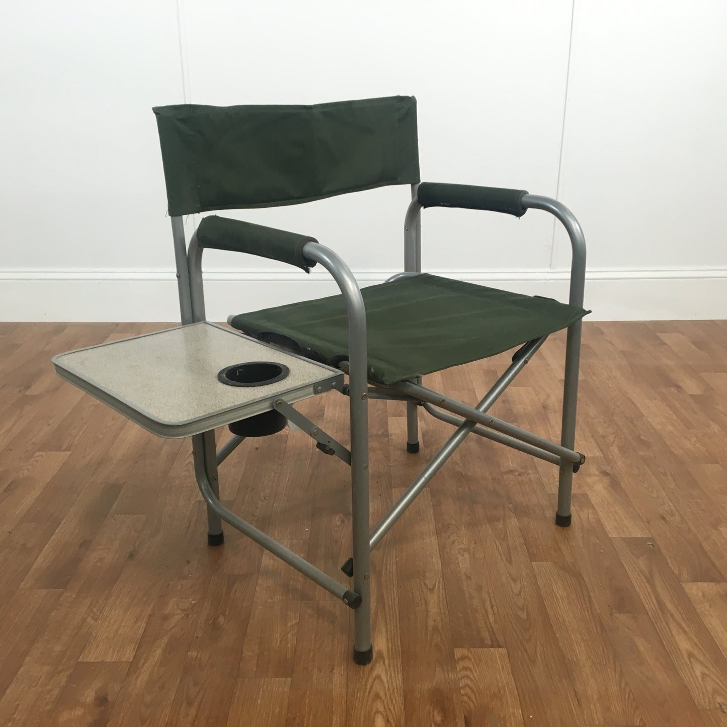 GREEN FOLDING CHAIR WITH FOLDING TRAY