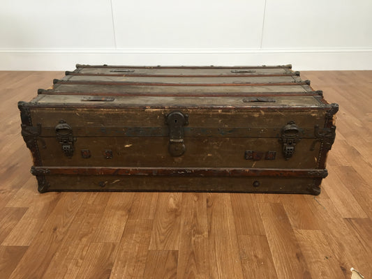 RUSTIC VINTAGE CHEST